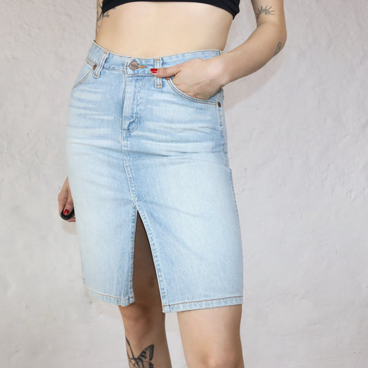 Vintage WRANGLER Jeansrock mit Schlitz hellblau Deadstock W27