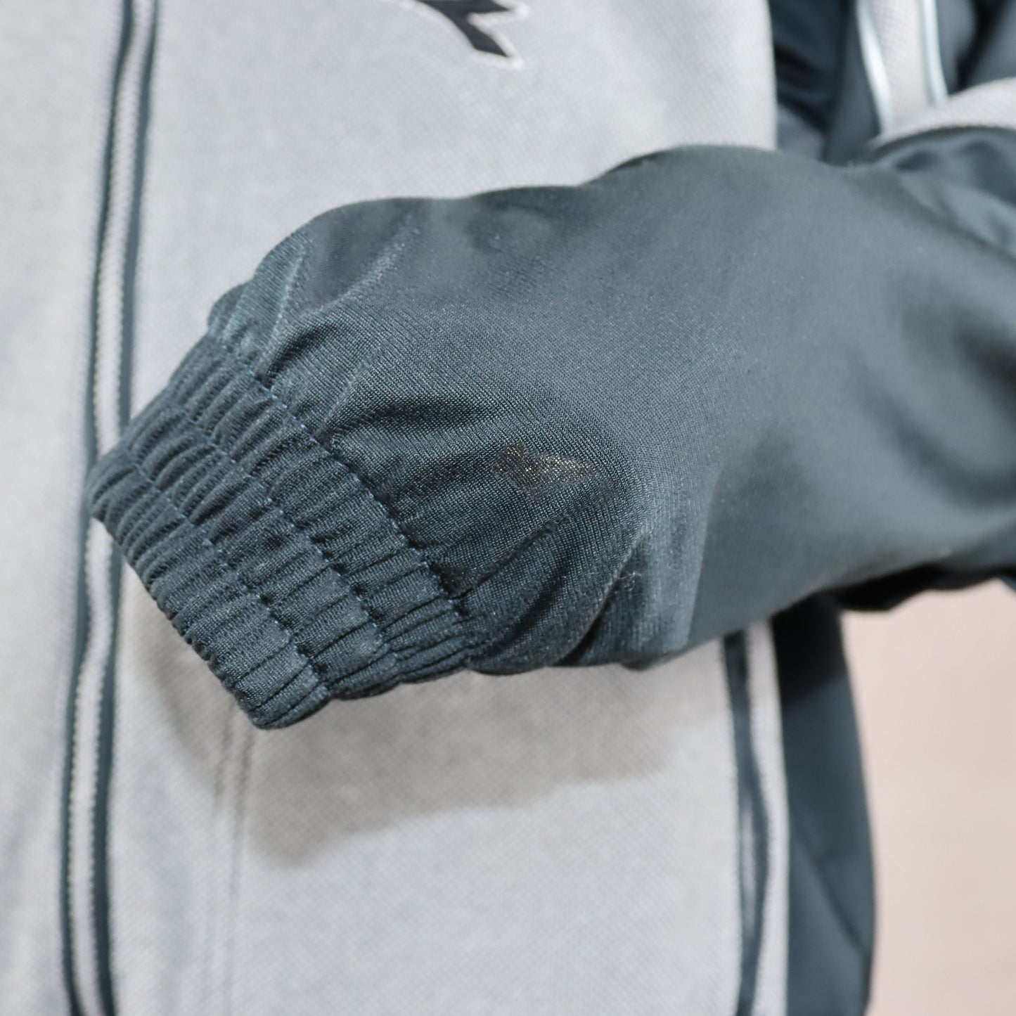 Vintage DIADORA tracksuit jacket with removable sleeves black grey 46