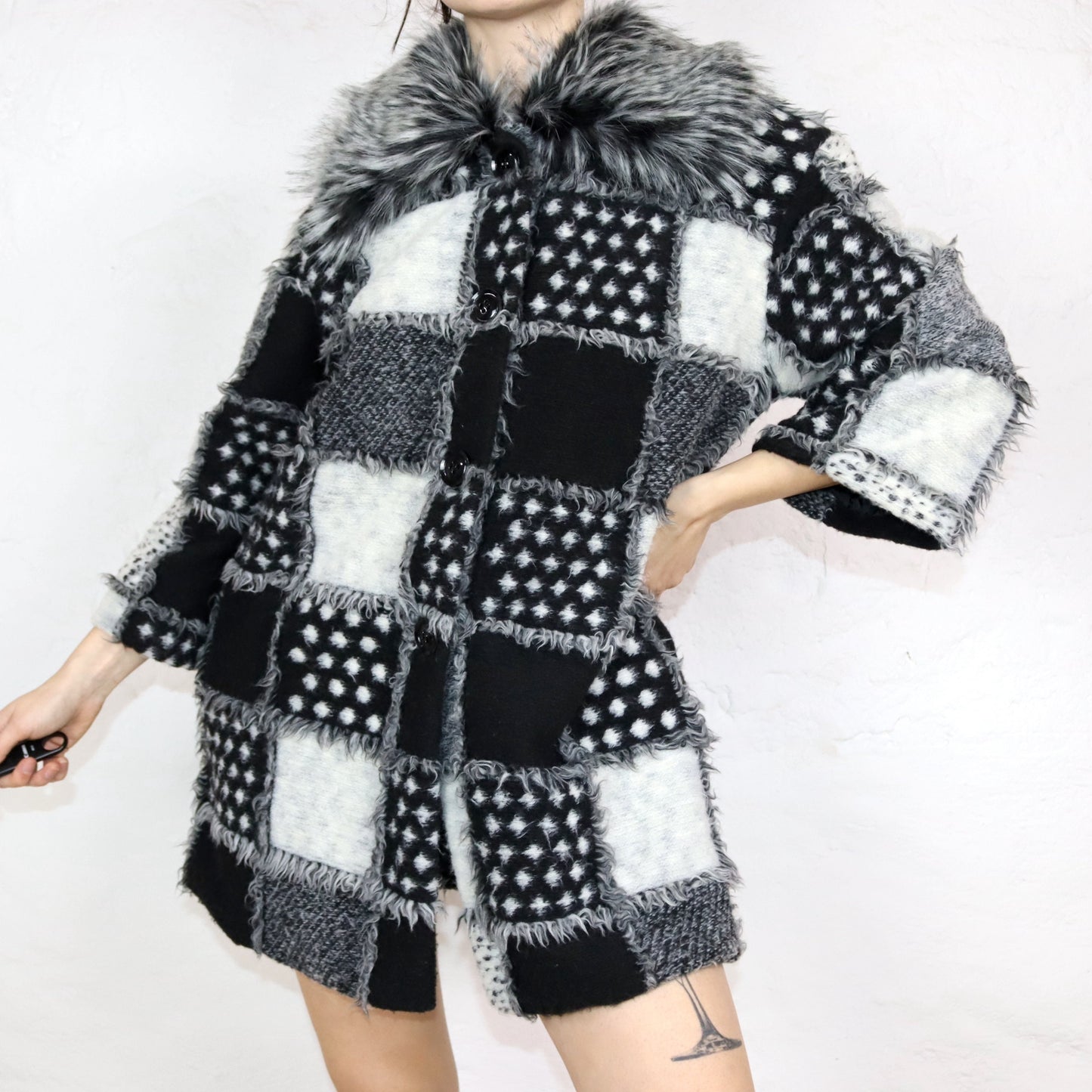 Vintage 80s 90s wool coat with faux fur collar, thin wool, Made in Italy M