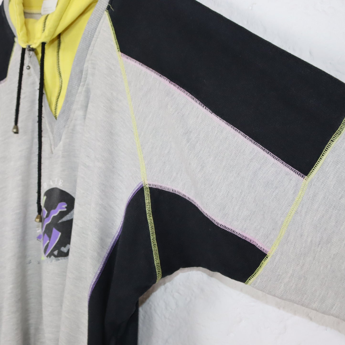 Vintage 80er 90er JOWITEX Sweatshirt Pullover Stehkragen Reißverschluss Print grau schwarz gelb L