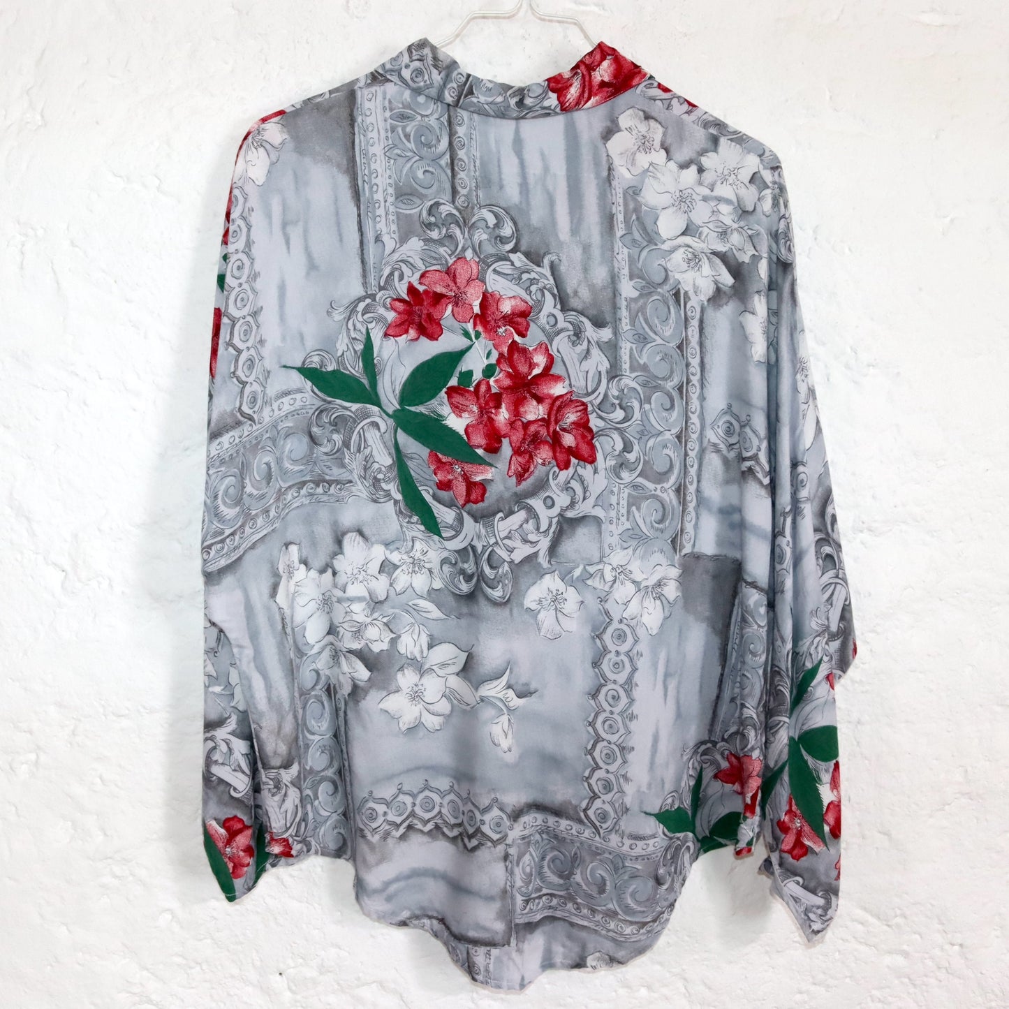 Vintage 80s 90s blouse long sleeve batwing sleeves viscose crazy pattern flowers grey M