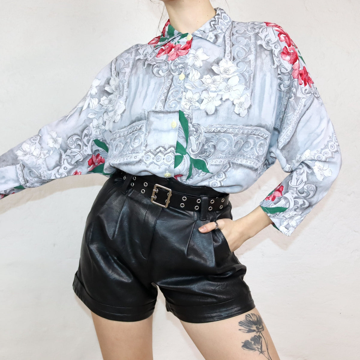 Vintage 80er 90er Bluse langarm Fledermausärmel Viskose crazy pattern Blumen grau M