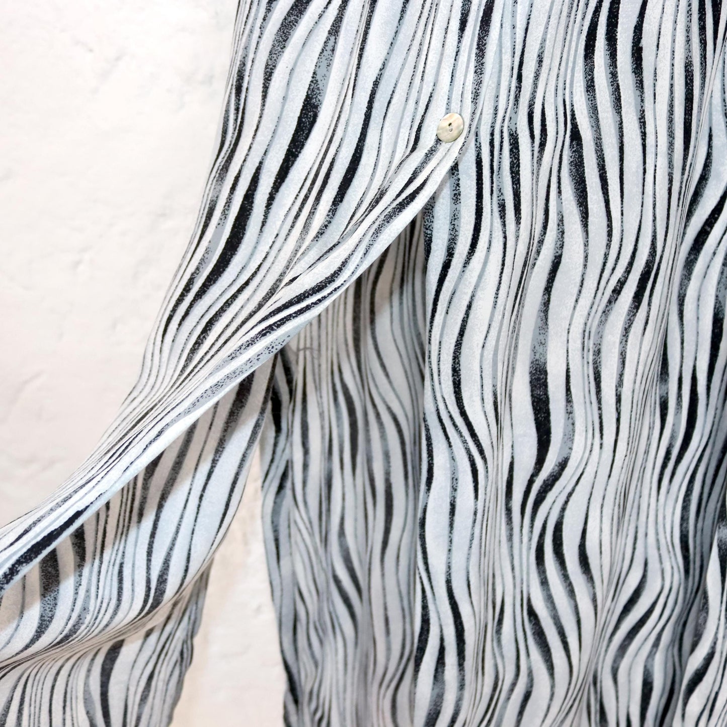 Vintage 80s 90s MISS H long blouse dress sleeveless viscose crazy pattern grey white M
