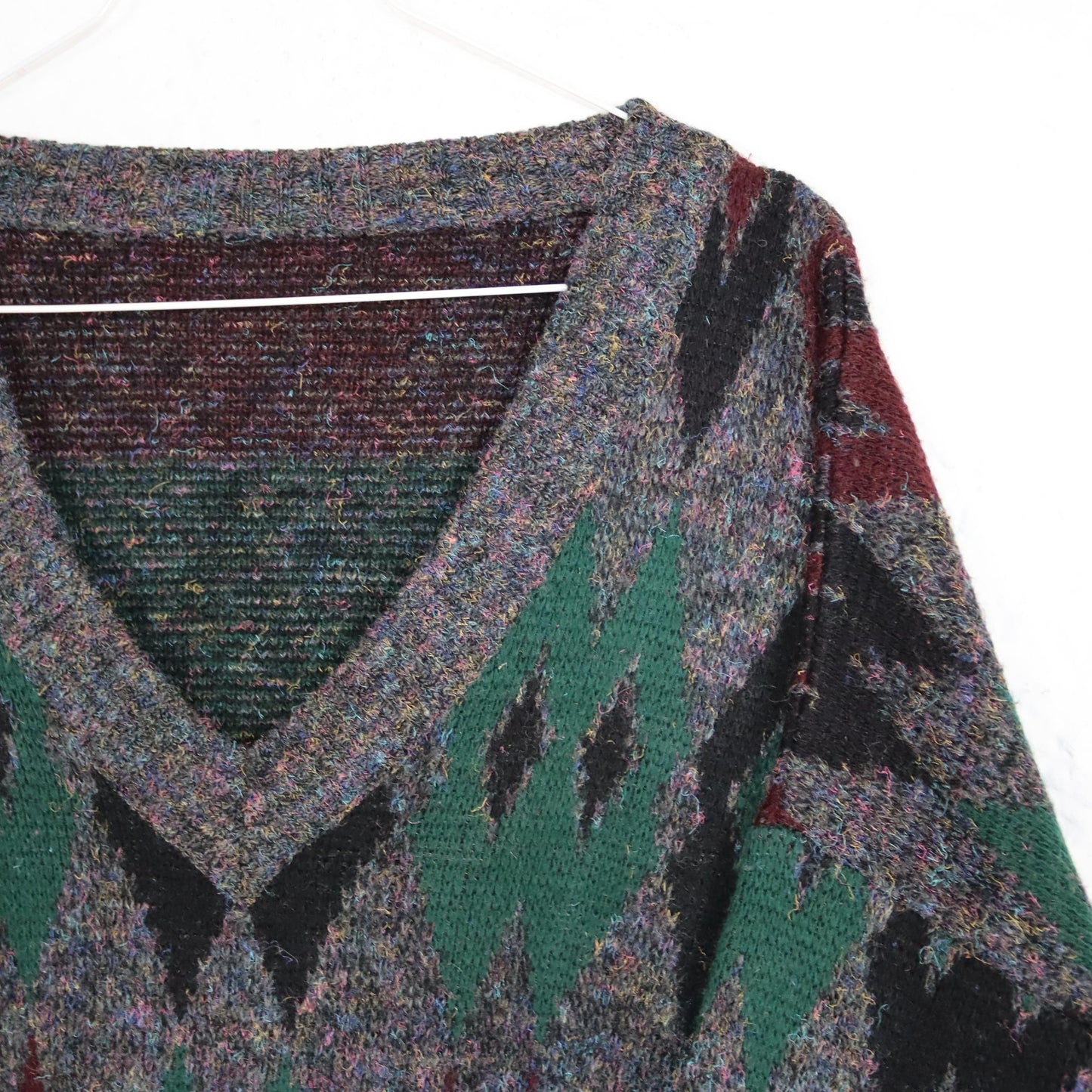 Vintage 80s 90s wool sweater knitted sweater wool pattern V-neck XL