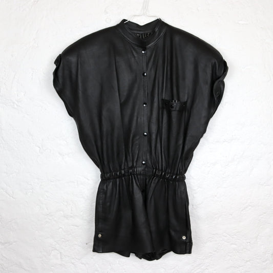 Vintage 80er 90er Jumpsuit Einteiler kurzarm Schulterpolster Leder schwarz kurz Knopfleiste tailliert 36