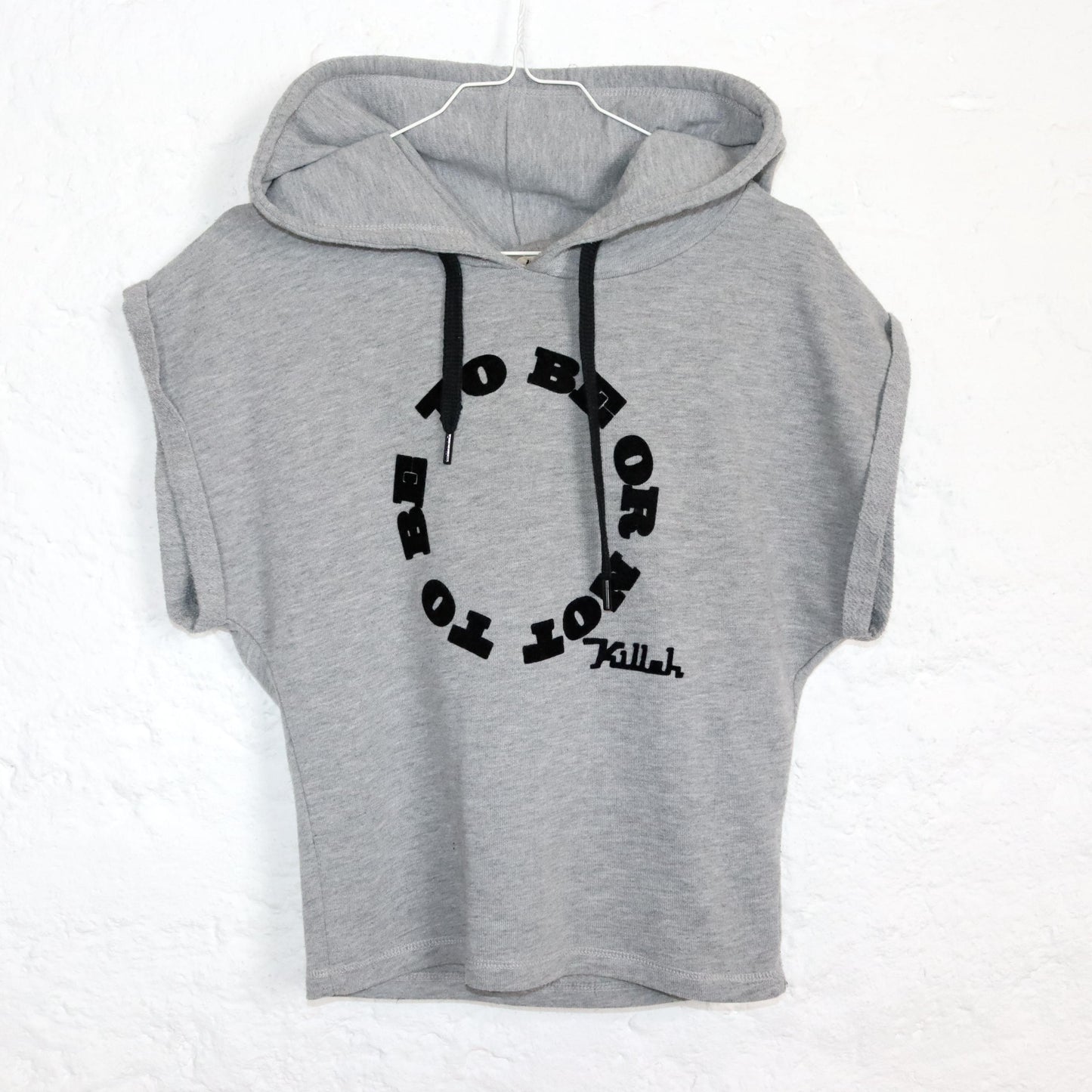 Vintage 80er 90er Y2k KILLAH Sweatshirt shirt kurzarm Pullover to be or not to be Kapuze grau XS
