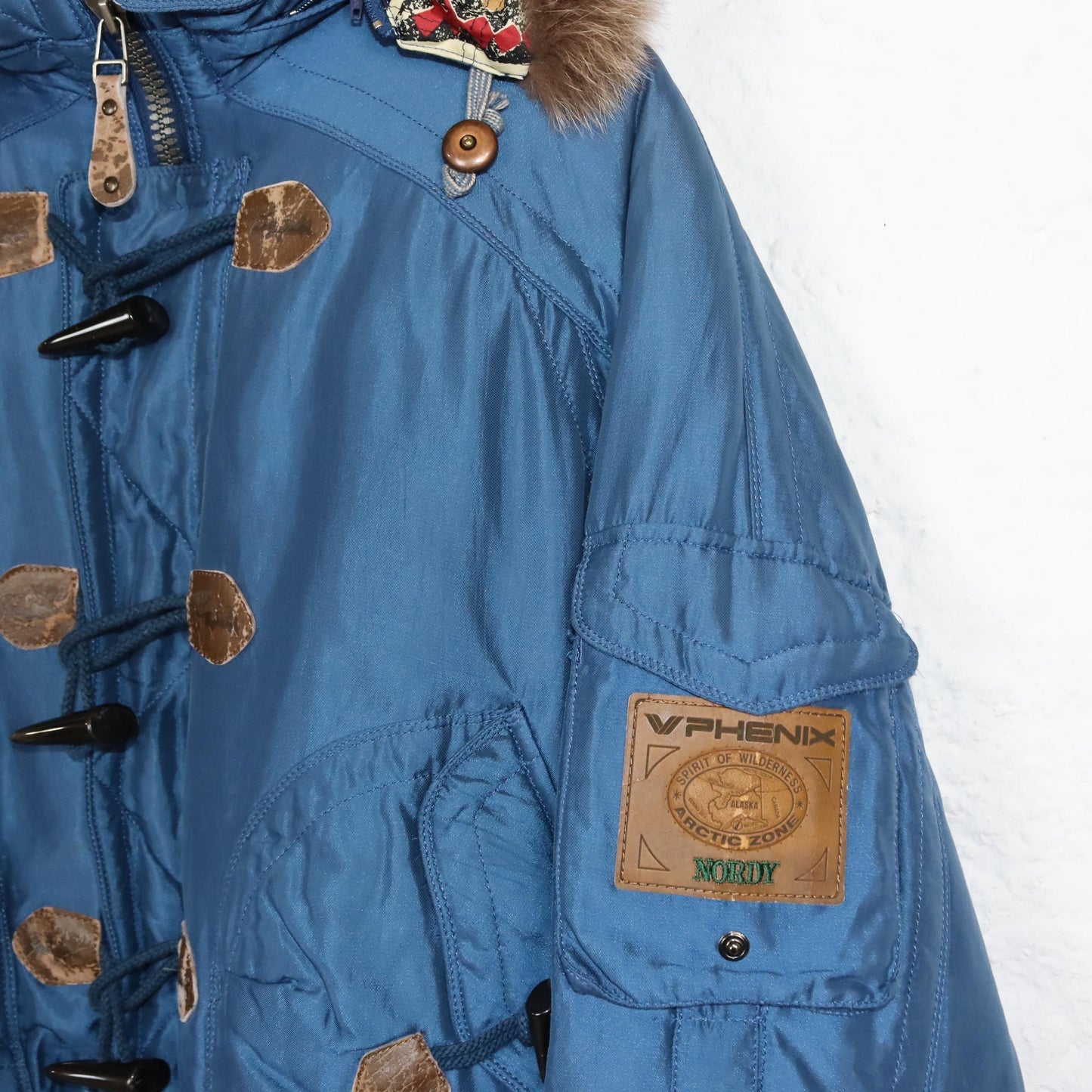 Vintage 80s 90s VPHENIX Arctic Zone winter jacket bomber jacket sticker back shiny blue lined M