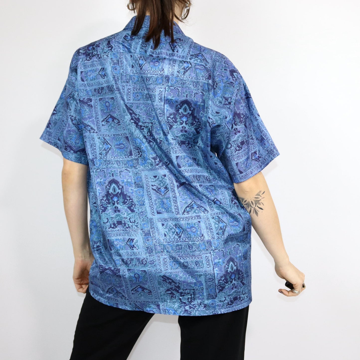 Vintage 80s 90s THAI SILK shirt short sleeve crazy pattern blue shiny silk L