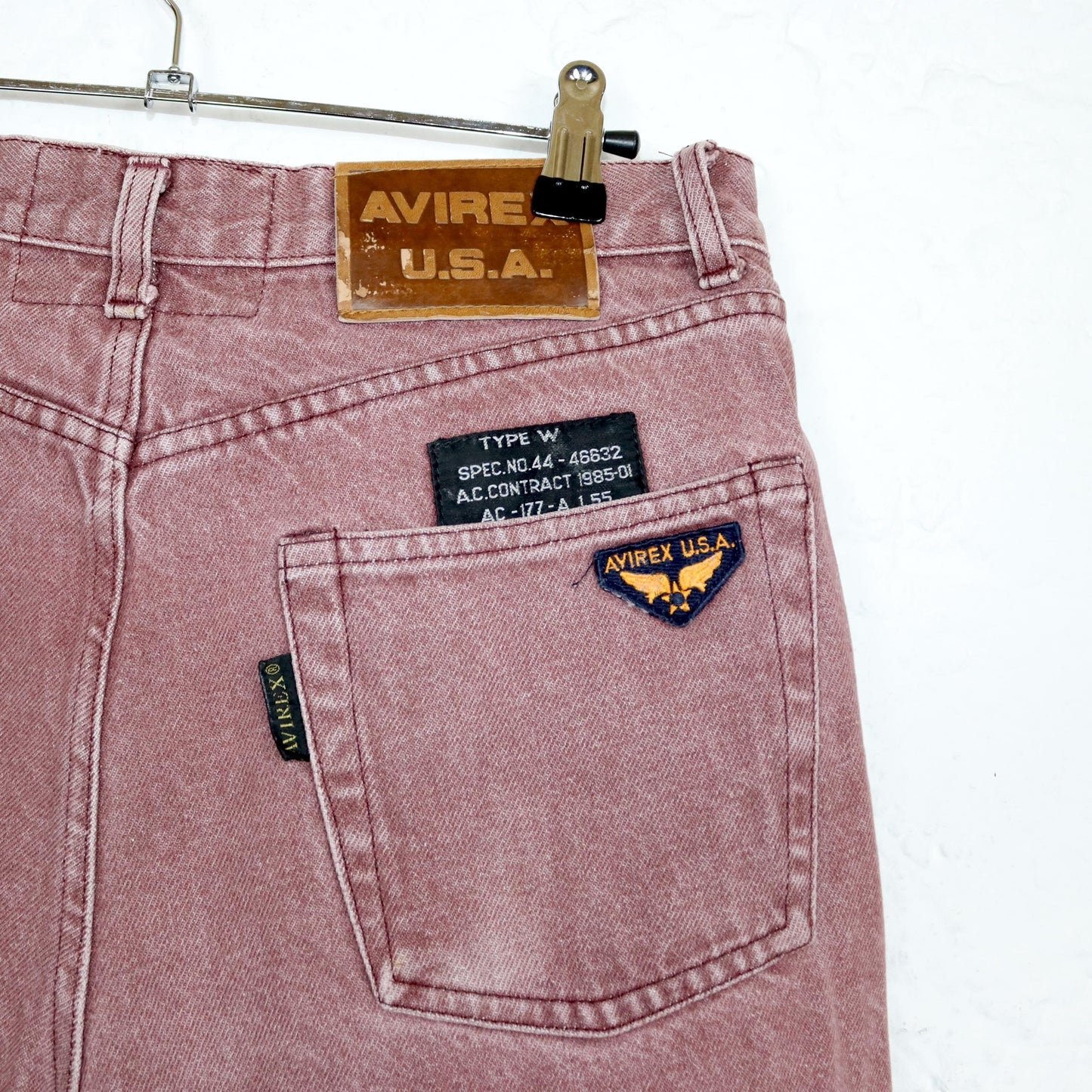Vintage 80er 90er AVIREX Jeans Hose gerades Bein rot W31