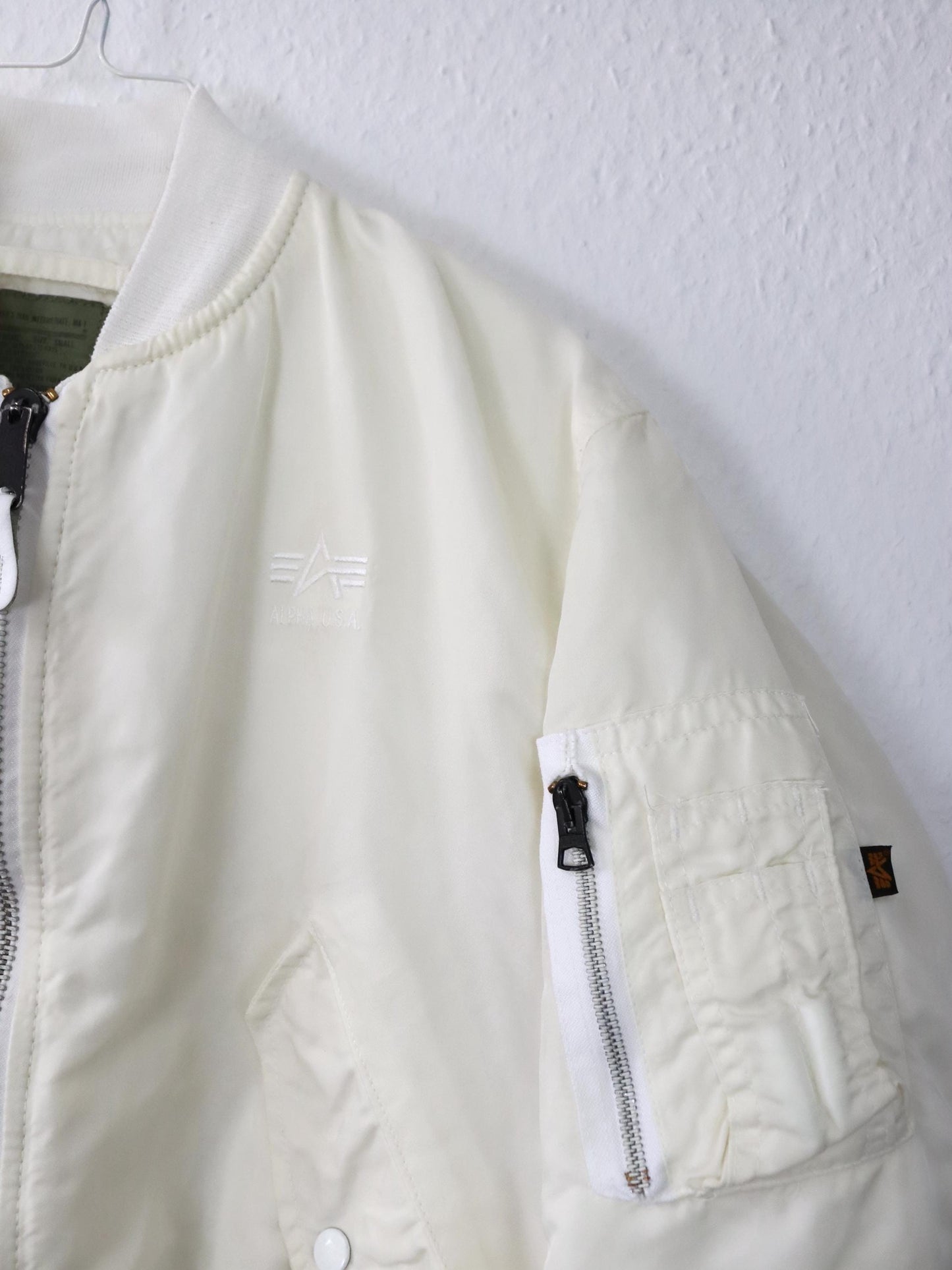 Vintage 80s 90s ALPHA INDUSTRIES bomber jacket lightly lined white Made in USA S