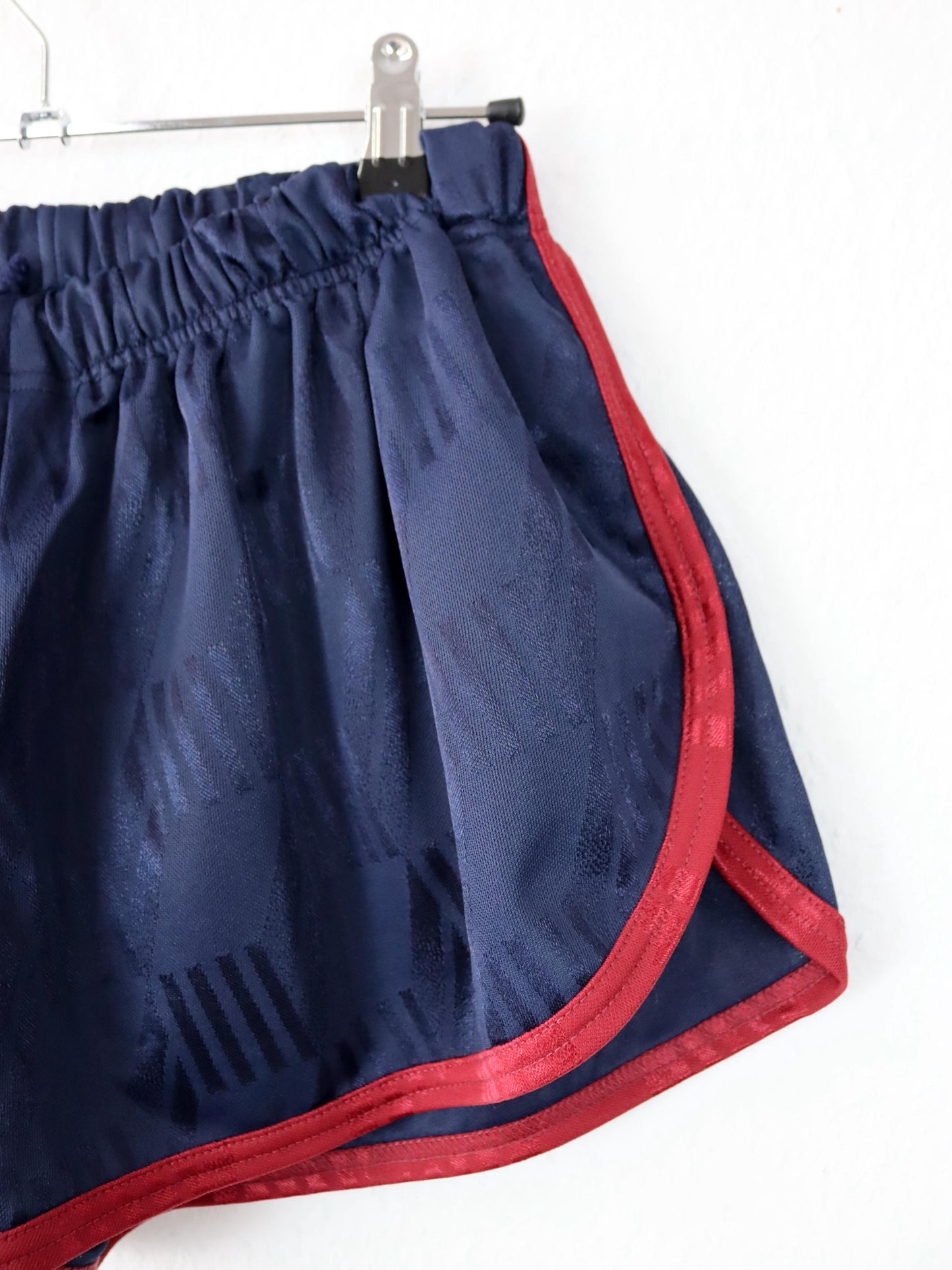 Vintage 80er 90er Shorts kurze Hose Laufshorts glänzend dunkelblau rot M/L