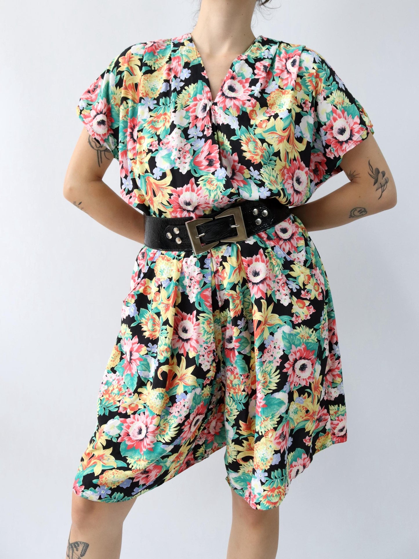 Vintage 80er 90er Jumpsuit Einteiler kurzarm Blumenmuster bunt 44