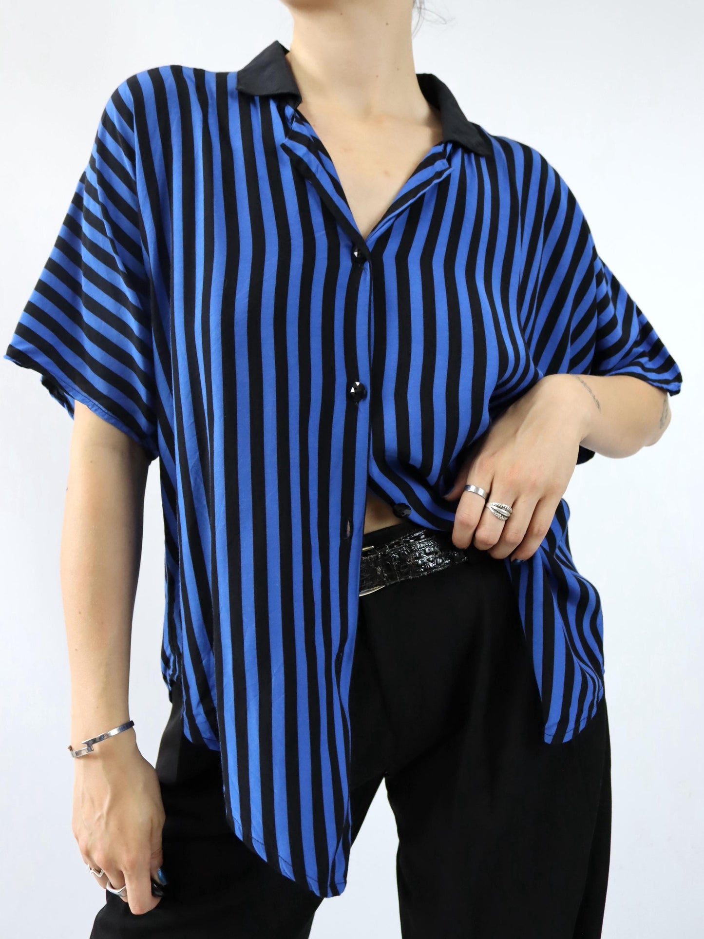 Vintage 80s 90s BEAUTIFUL blouse viscose short sleeve striped black blue L