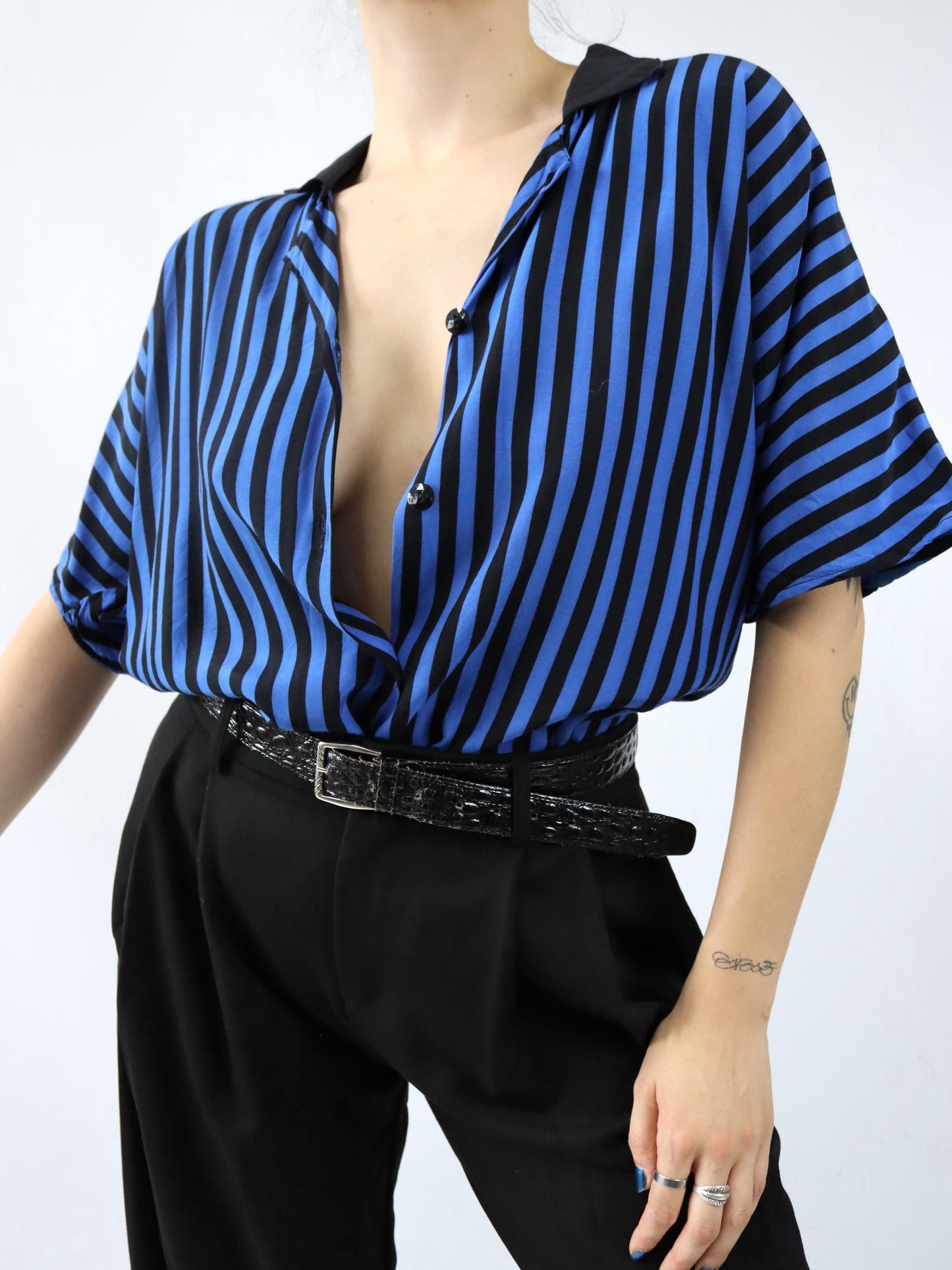 Vintage 80s 90s BEAUTIFUL blouse viscose short sleeve striped black blue L