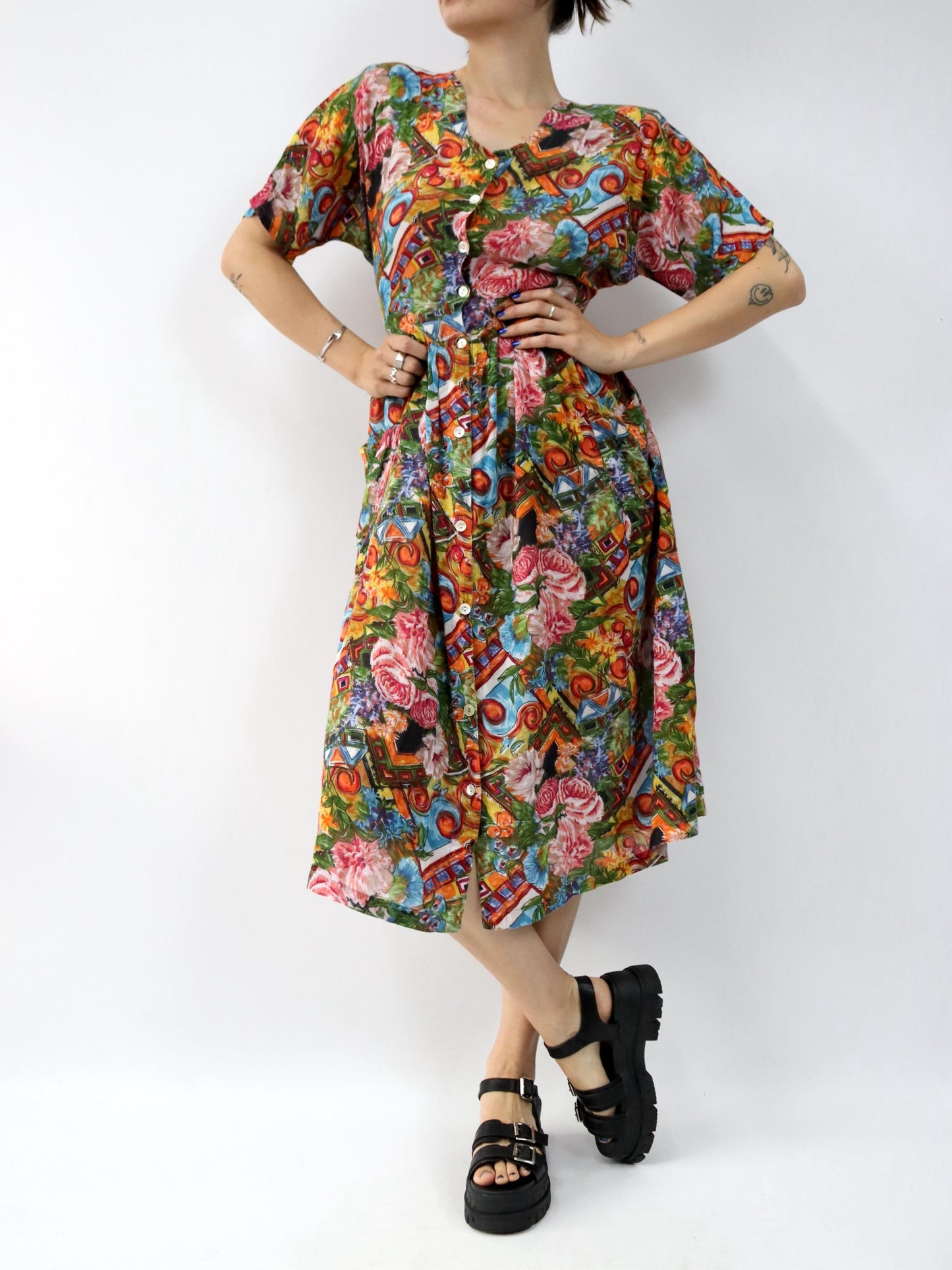 Vintage 80er 90er JULIEN Midikleid Blumenmuster Knopfleiste Viskose kurzarm bunt M
