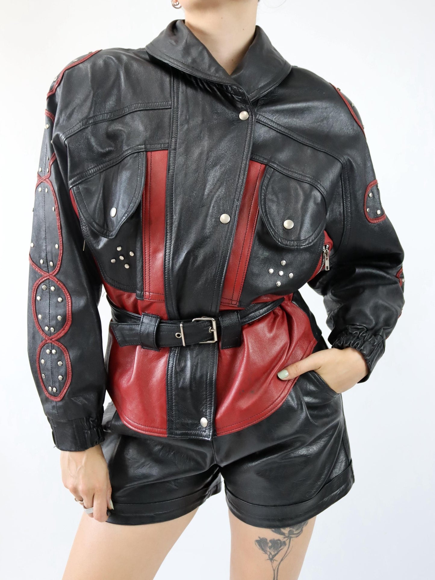 Vintage 80s 90s ALASKABEAR leather jacket rivets black red shoulder pads M