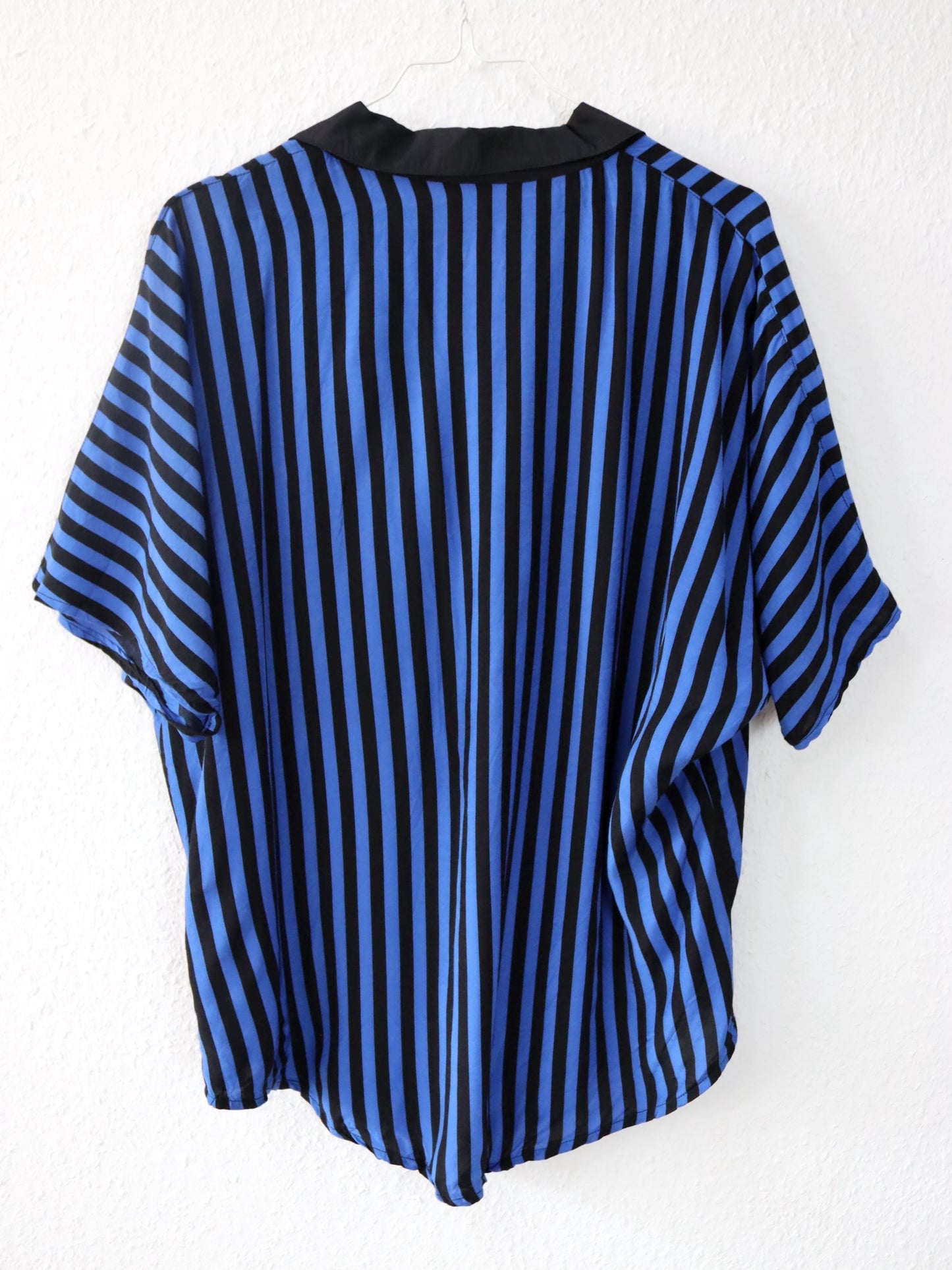 Vintage 80s 90s BEAUTIFUL blouse viscose short sleeve striped black blue L