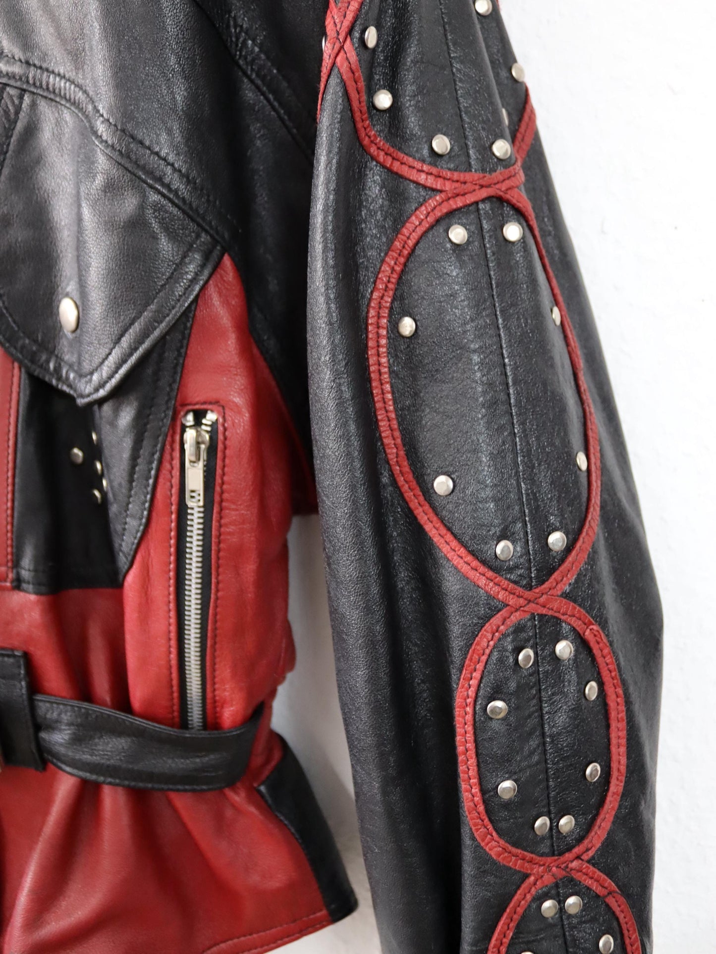 Vintage 80s 90s ALASKABEAR leather jacket rivets black red shoulder pads M