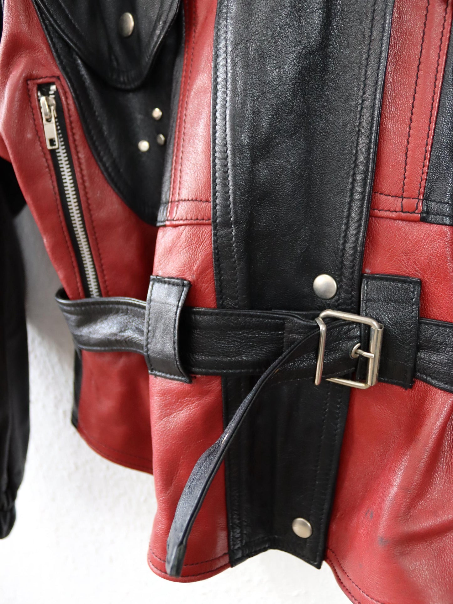 Vintage 80s 90s ALASKABEAR leather jacket rivets black red shoulder pads M