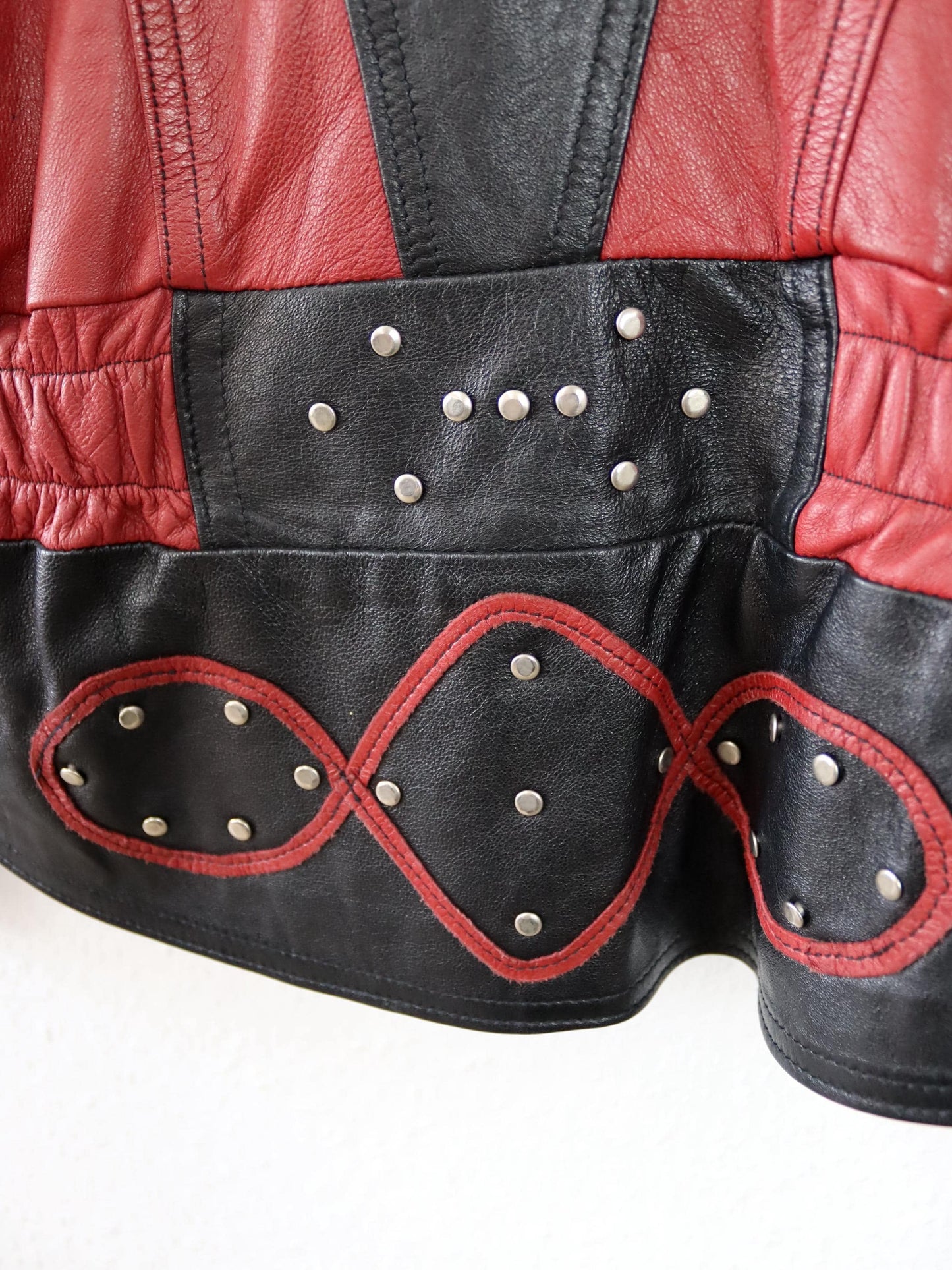Vintage 80s 90s ALASKABEAR leather jacket rivets black red shoulder pads M