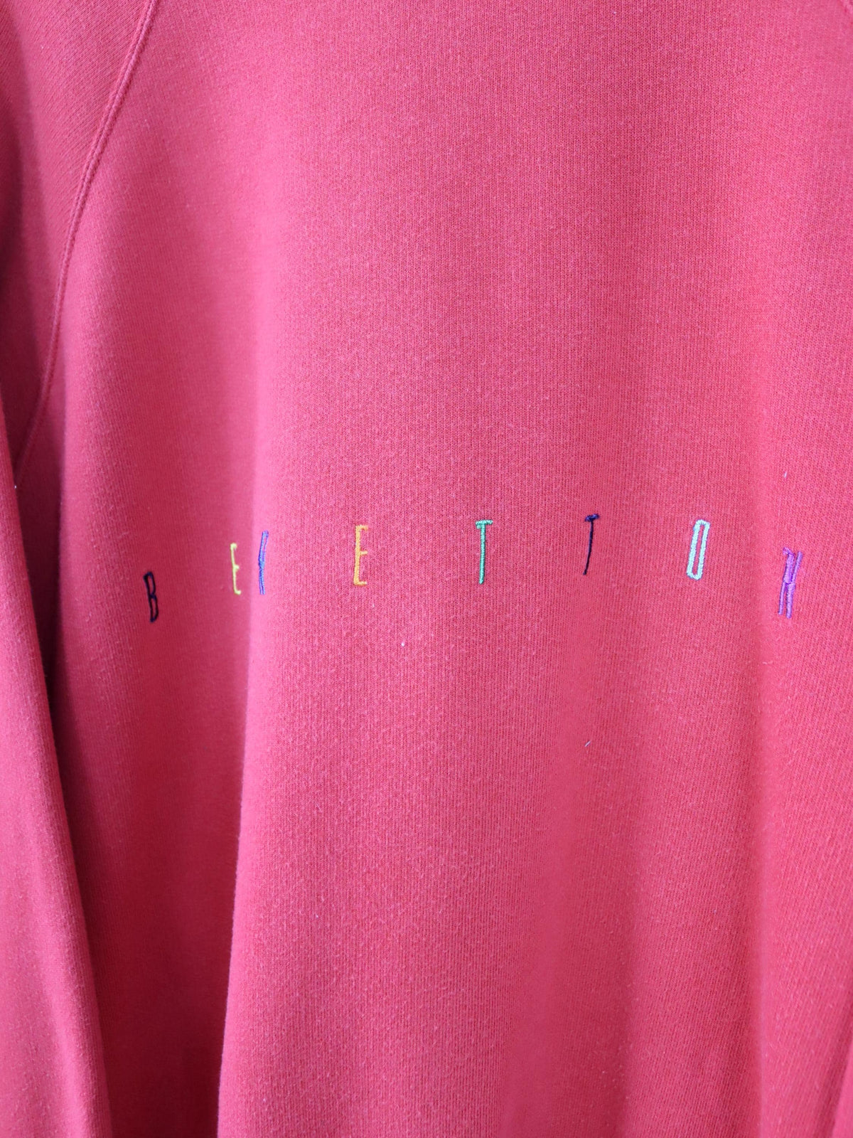 Vintage 80er 90er BENETTON Sweatshirt Crewneck Pullover rot bunt stickerei S