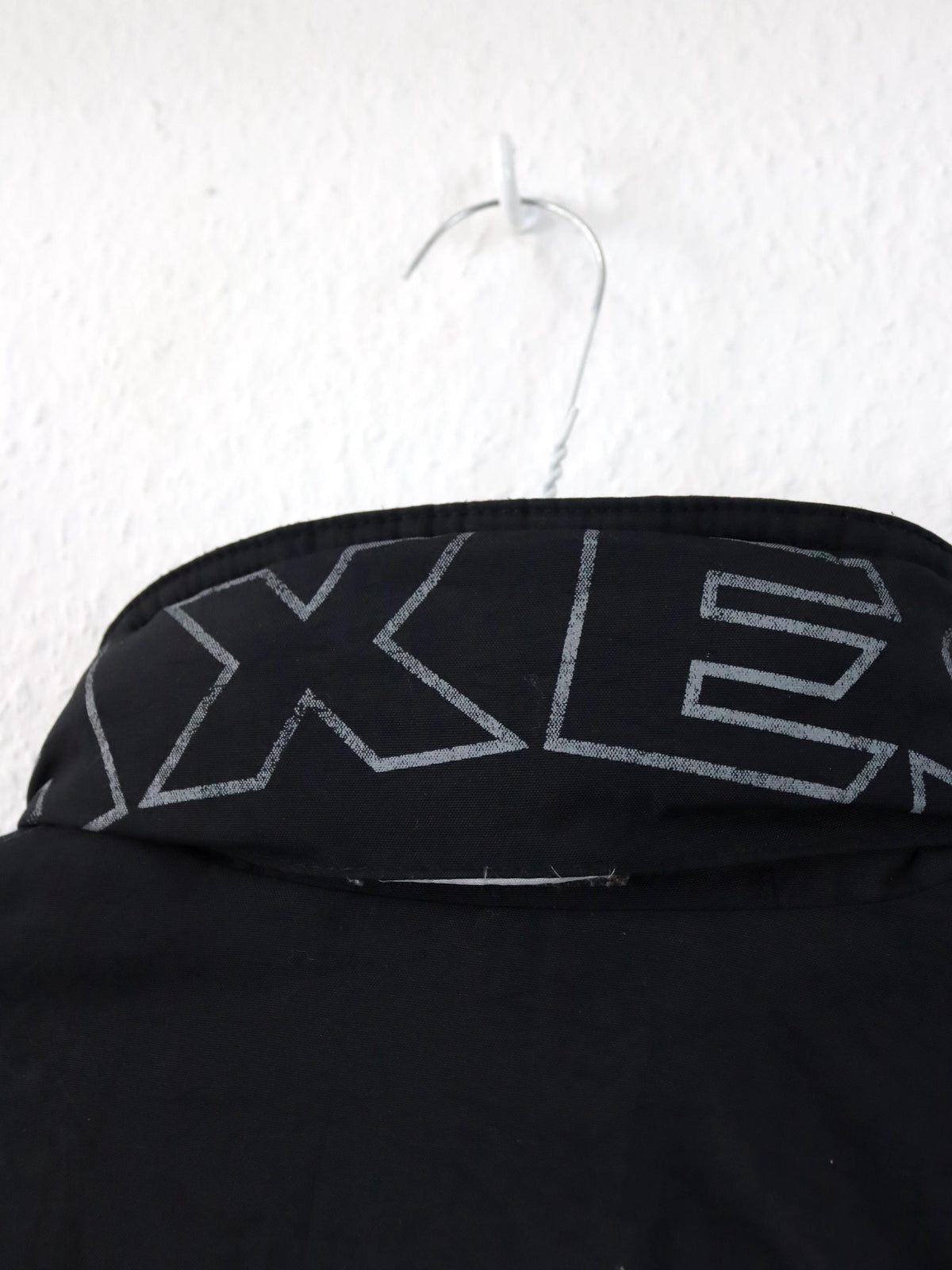 Vintage 90er 00er Y2k EXES Skijacke Winterjacke gefüttert schwarz Backprint XS/S 152