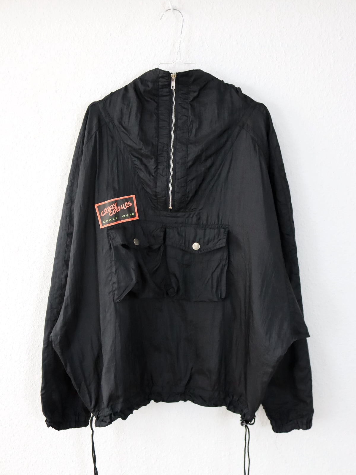 Vintage 80er 90er CRAZY COLOURS Windbreaker Jacke Überziehjacke Stehkragen schwarz Backprint M