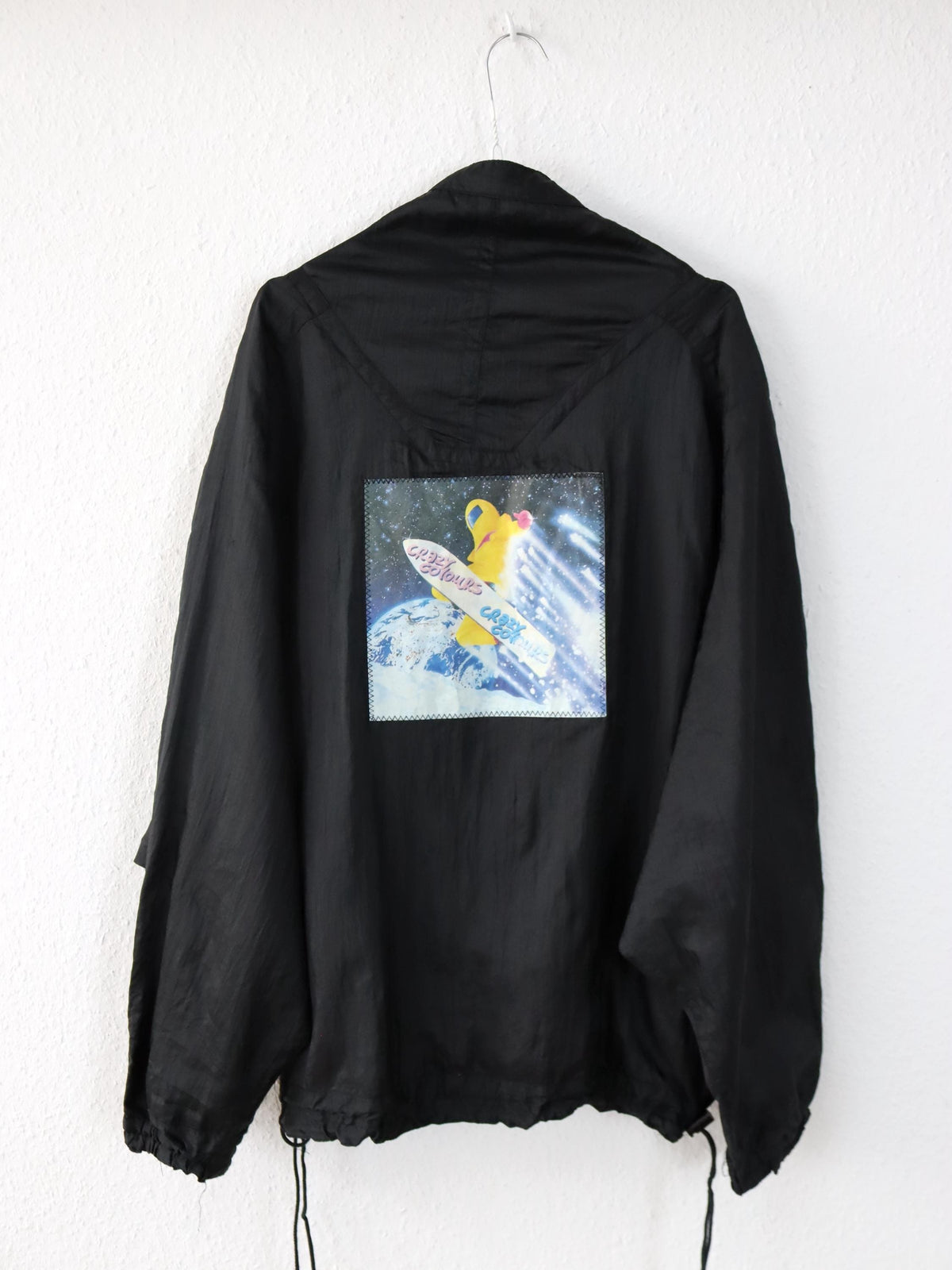 Vintage 80er 90er CRAZY COLOURS Windbreaker Jacke Überziehjacke Stehkragen schwarz Backprint M