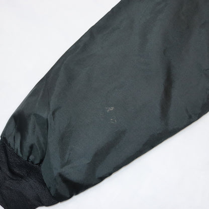 Vintage Y2K Windbreaker Jacke Knopfleiste schwarz Print Vorderseite L