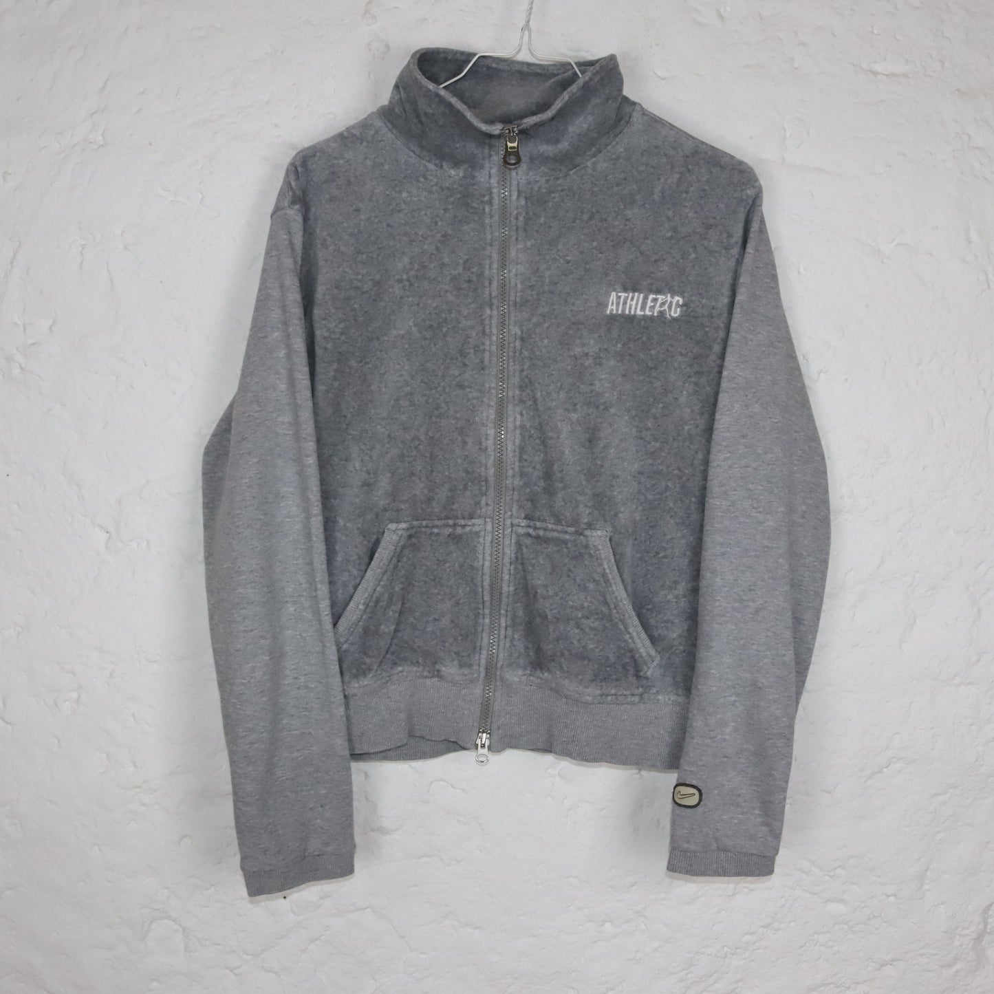 Vintage Y2K NIKE Trainingsjacke Jacke Samt Sweatjacke grau Stehkragen M Vorderseite Samtoptik