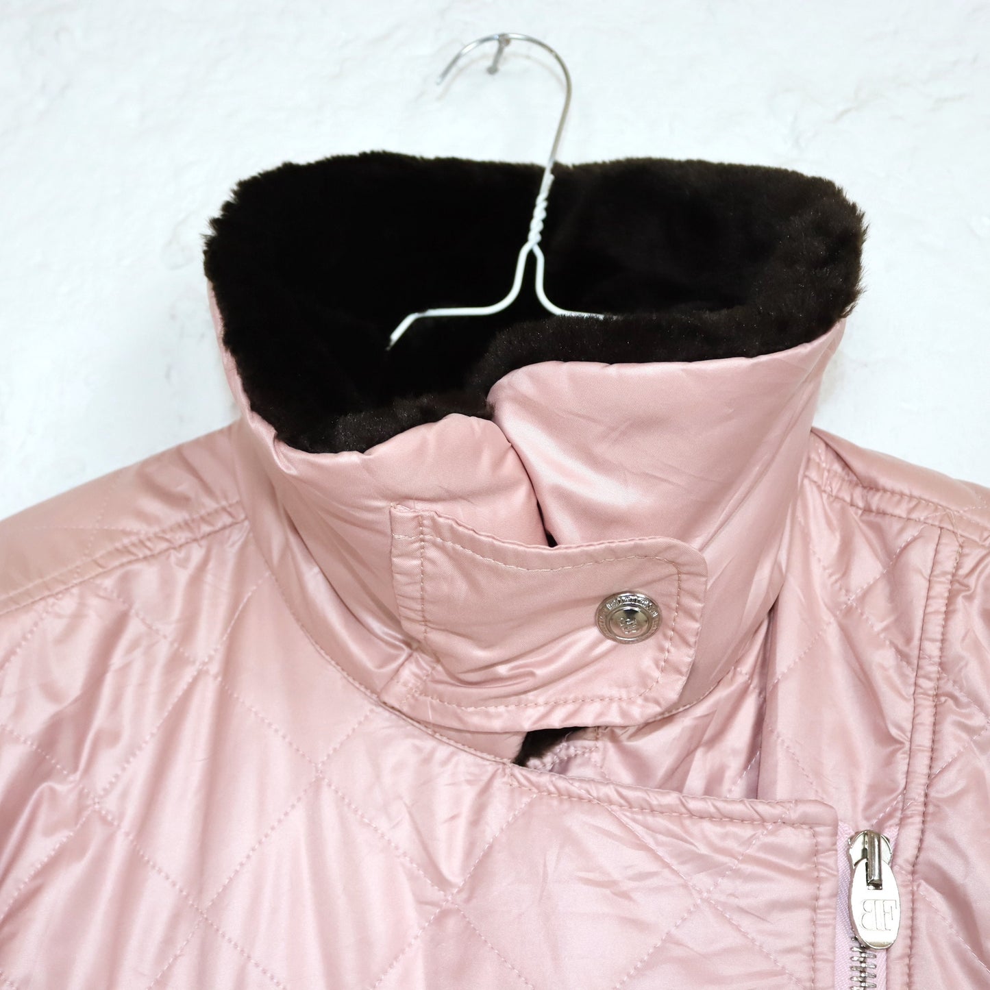 Vintage 80er 90er BELFE Skianzug Skioverall glänzend rosa Faux Fur Kragen Schulterpolster 42