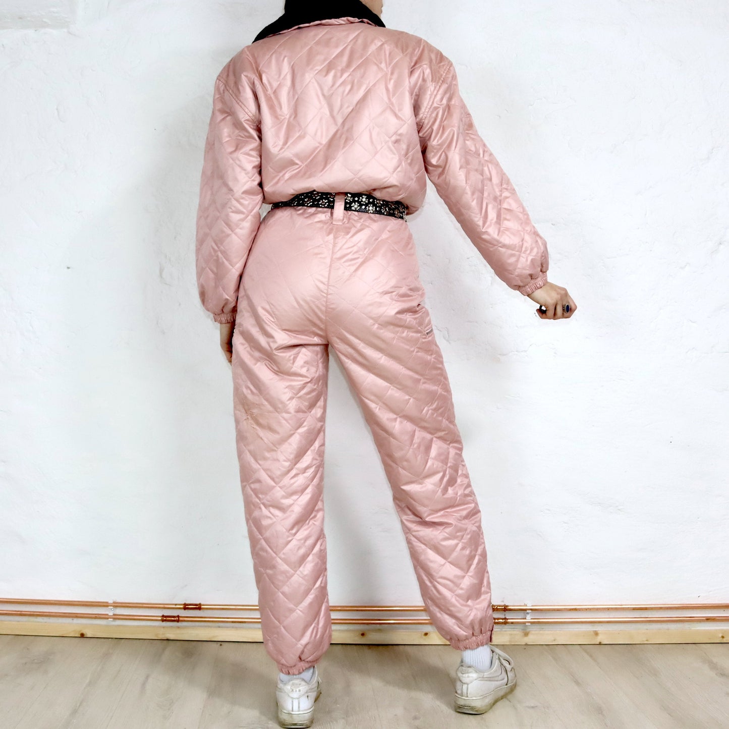 Vintage 80er 90er BELFE Skianzug Skioverall glänzend rosa Faux Fur Kragen Schulterpolster 42