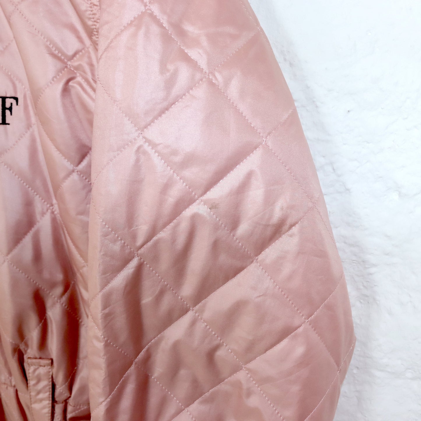 Vintage 80er 90er BELFE Skianzug Skioverall glänzend rosa Faux Fur Kragen Schulterpolster 42
