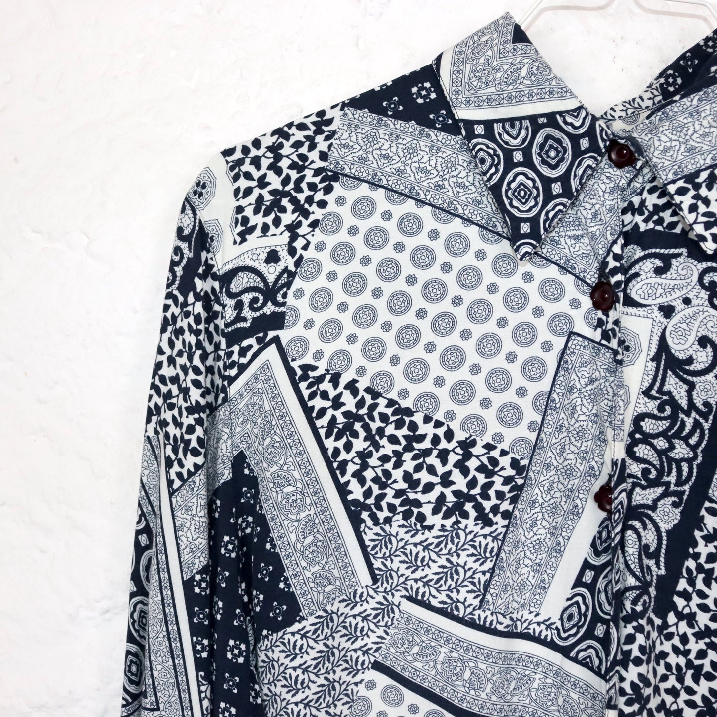 Vintage 80s 90s shirt blouse long sleeve paisley pattern viscose dark blue white L