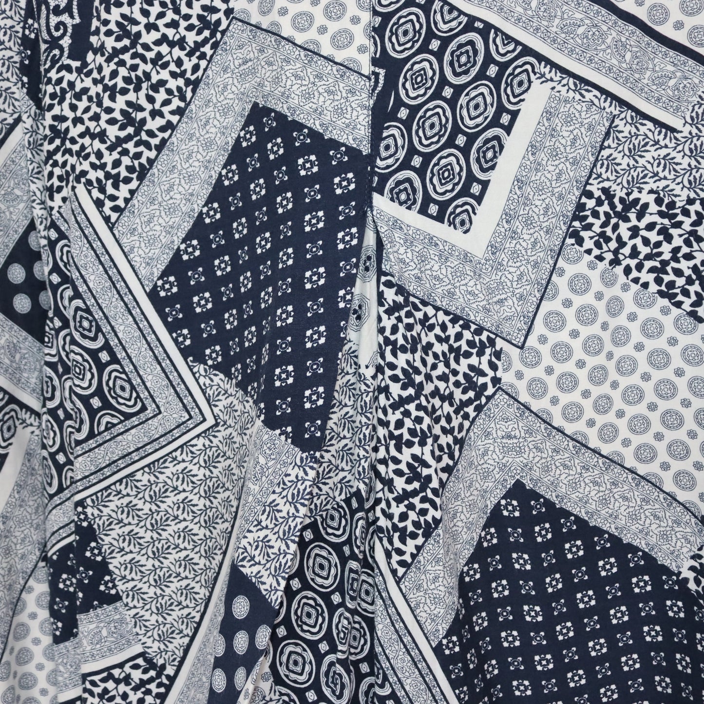 Vintage 80s 90s shirt blouse long sleeve paisley pattern viscose dark blue white L