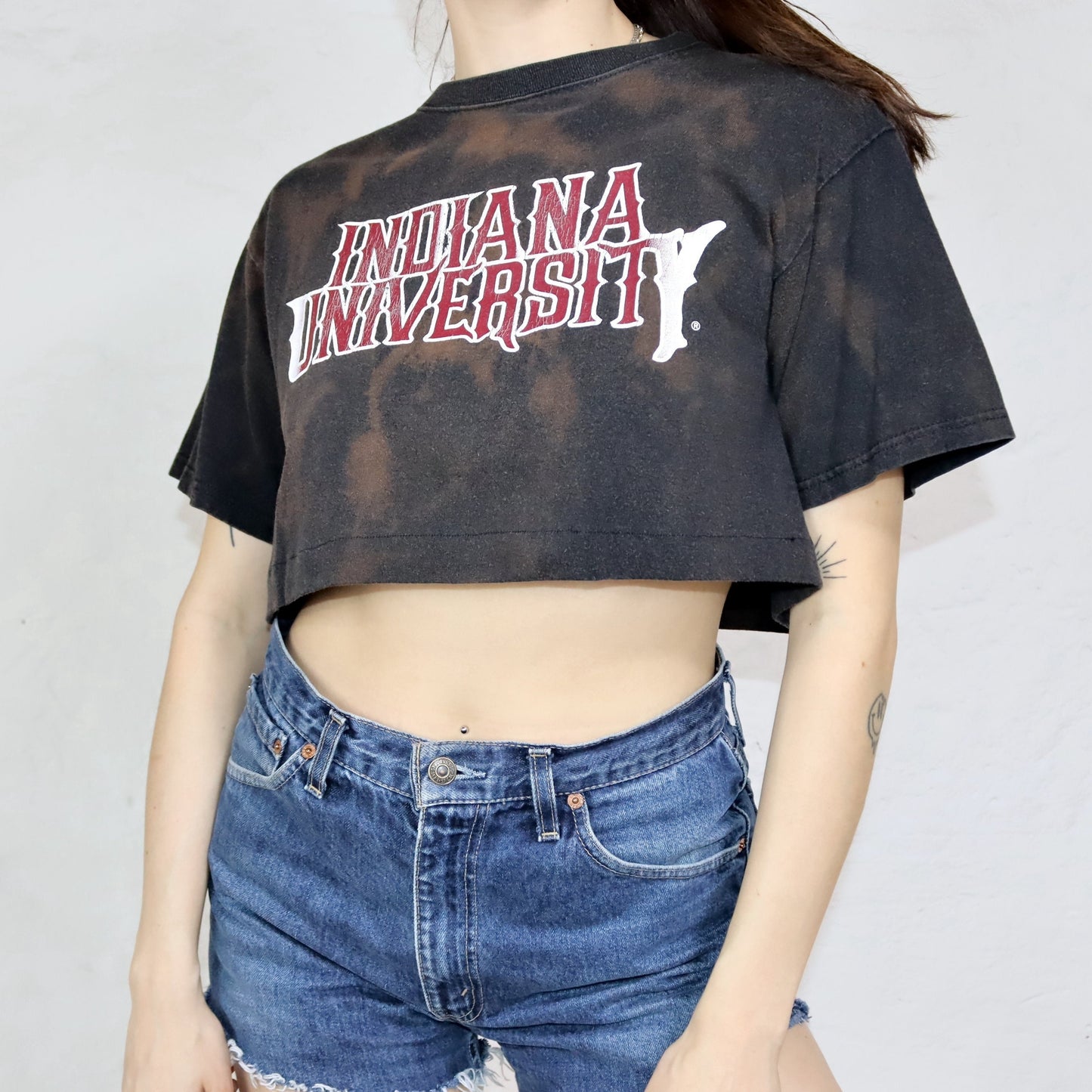 Vintage 80er 90er Reworked Crop T-Shirt Upcycled Batik schwarz Indiana University M