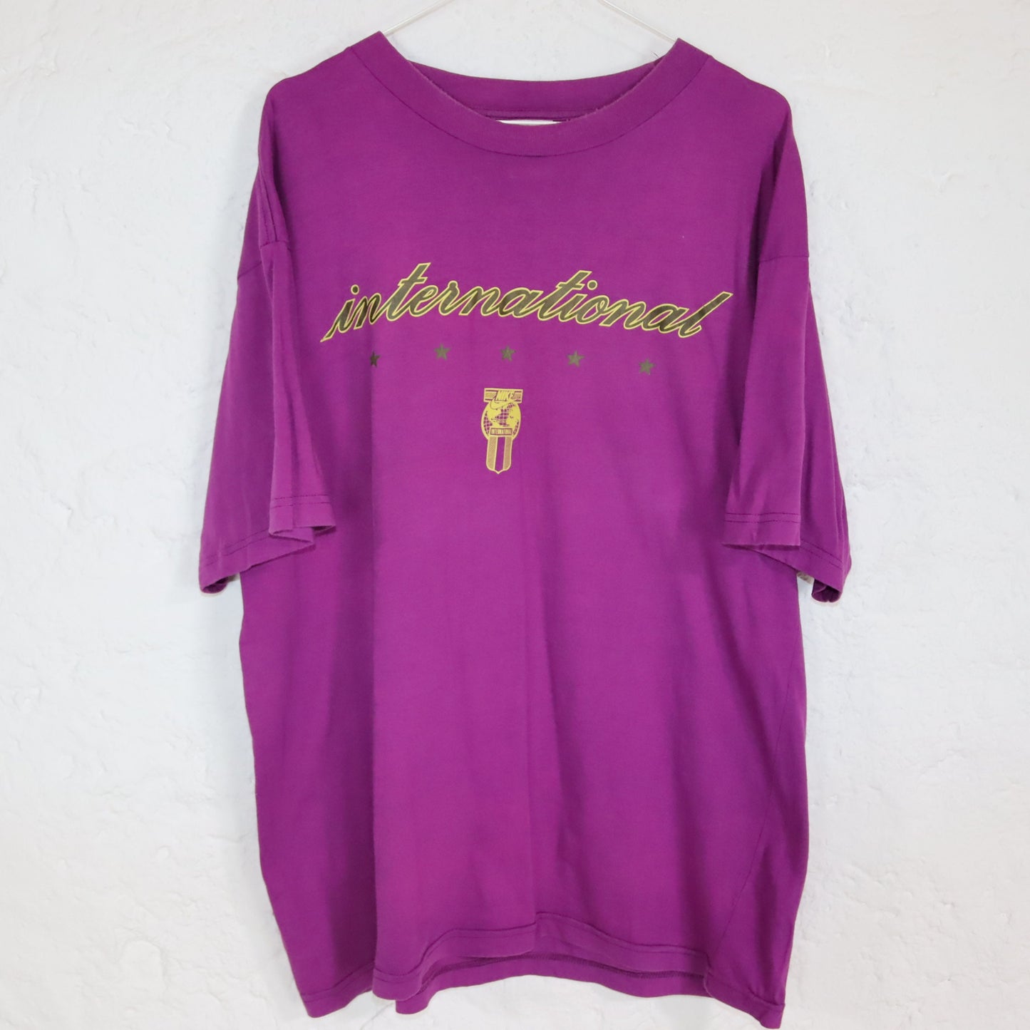 Vintage 80s 90s NIKE International T-Shirt short sleeve purple pink with print L