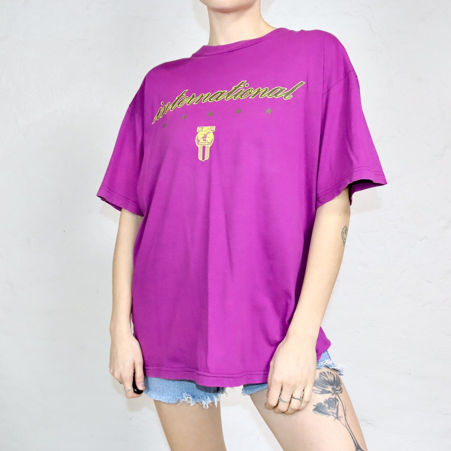 Vintage 80s 90s NIKE International T-Shirt short sleeve purple pink with print L
