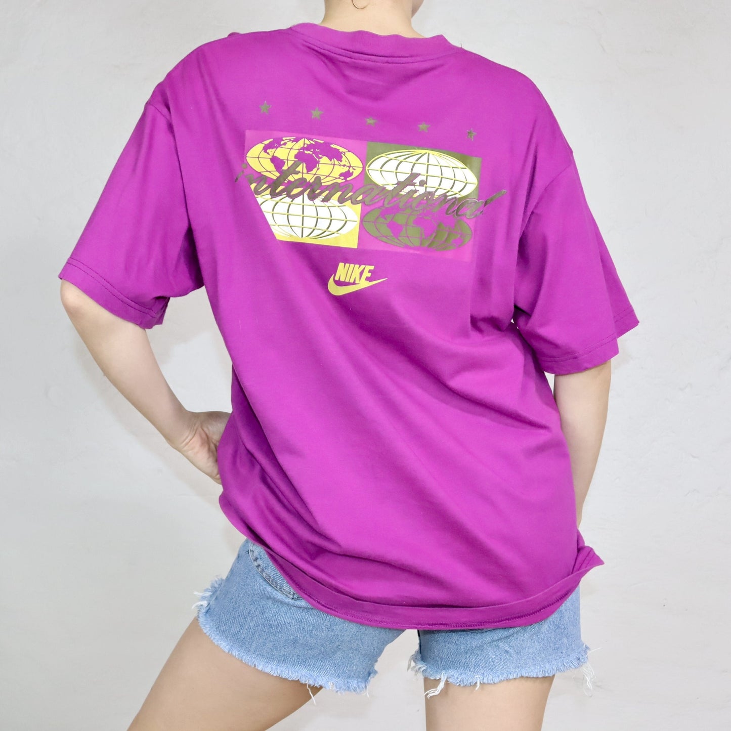 Vintage 80s 90s NIKE International T-Shirt short sleeve purple pink with print L