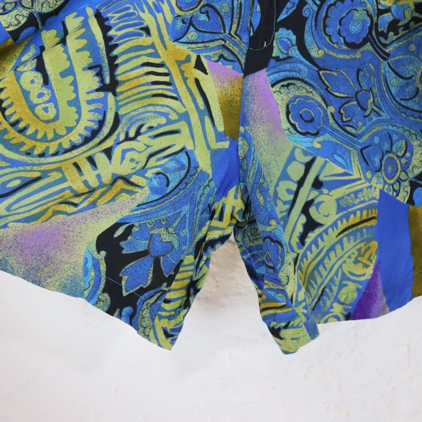 Vintage 80er 90er Bermudashorts kurze Hose crazy pattern blau bunt highwaist Made in Italy S