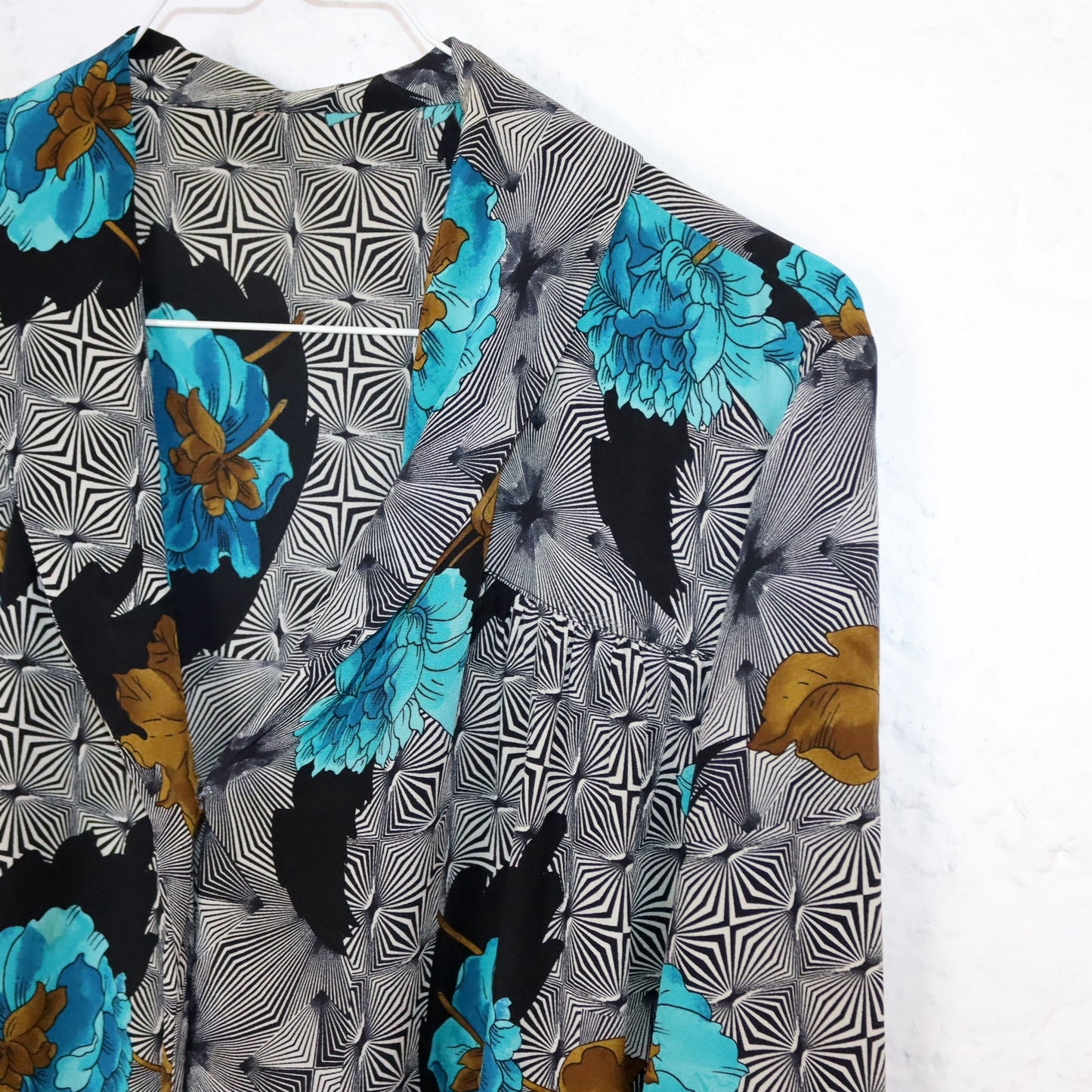 Vintage 80s 90s silk blouse, long-sleeved, crazy pattern, flowers, S/M