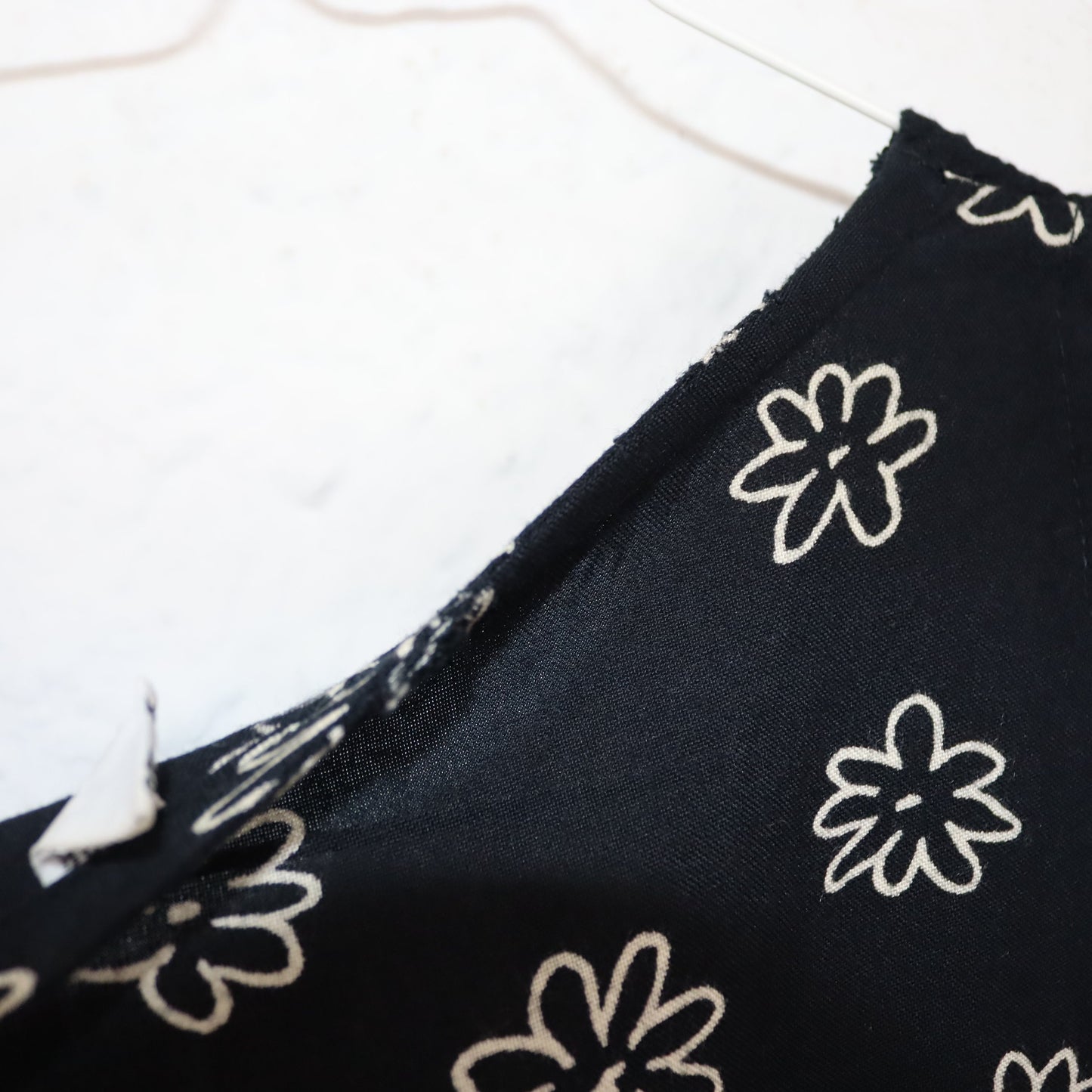 Vintage 80s 90s mini dress sleeveless floral pattern dark blue viscose 38
