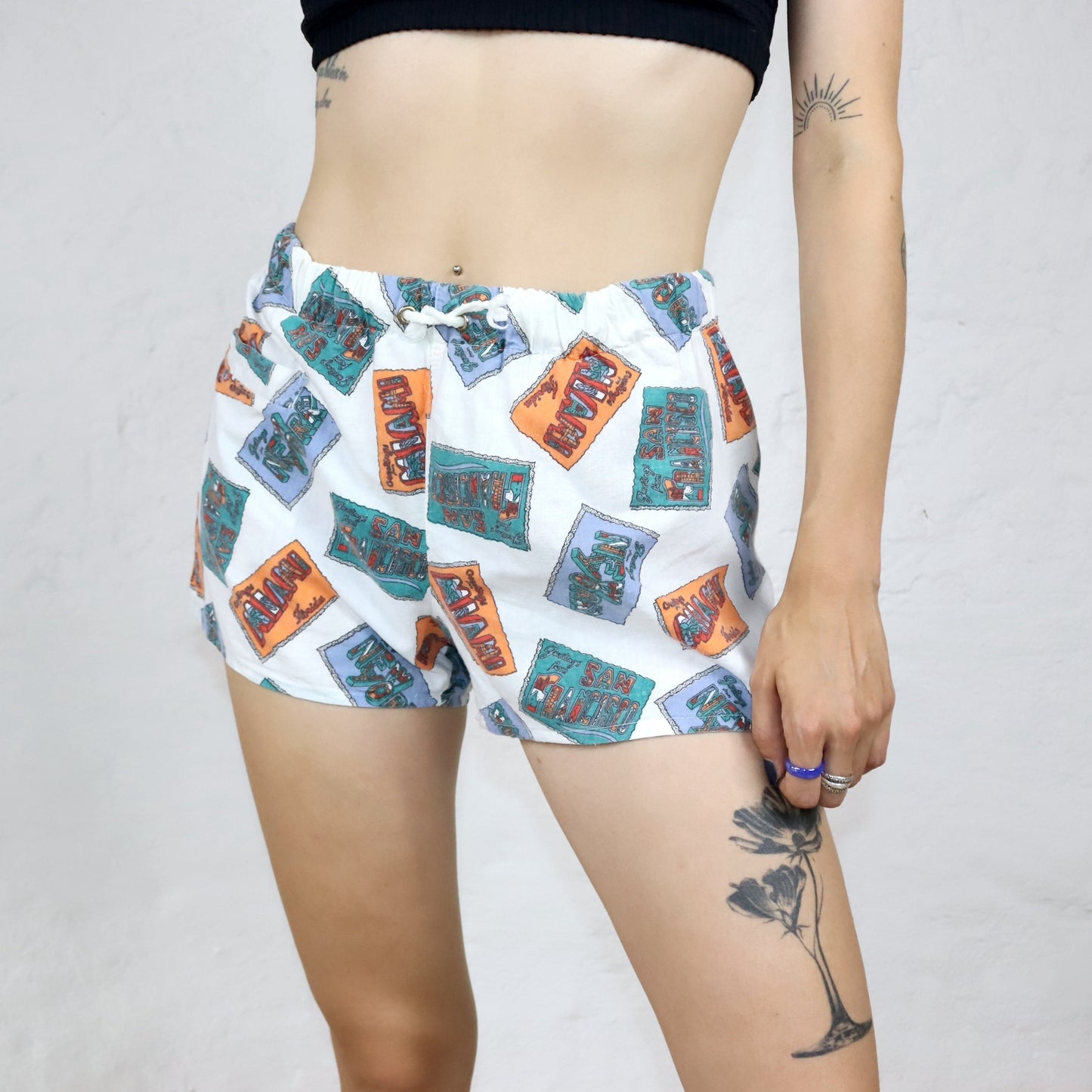 Vintage 80s 90s shorts short pants crazy pattern white colorful M