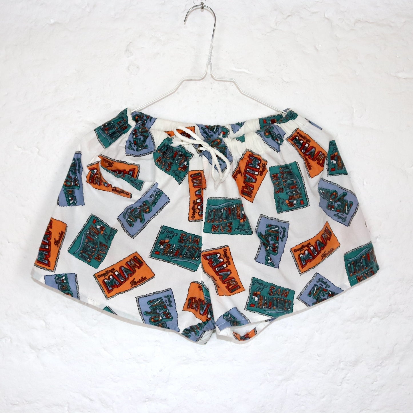 Vintage 80s 90s shorts short pants crazy pattern white colorful M