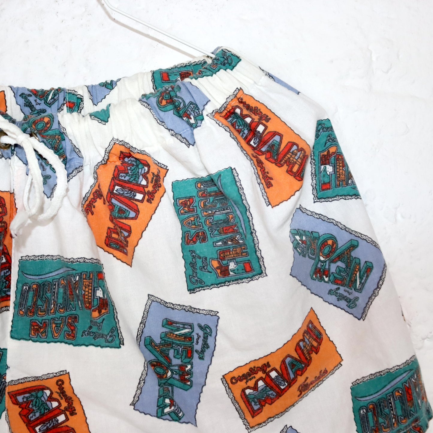Vintage 80s 90s shorts short pants crazy pattern white colorful M