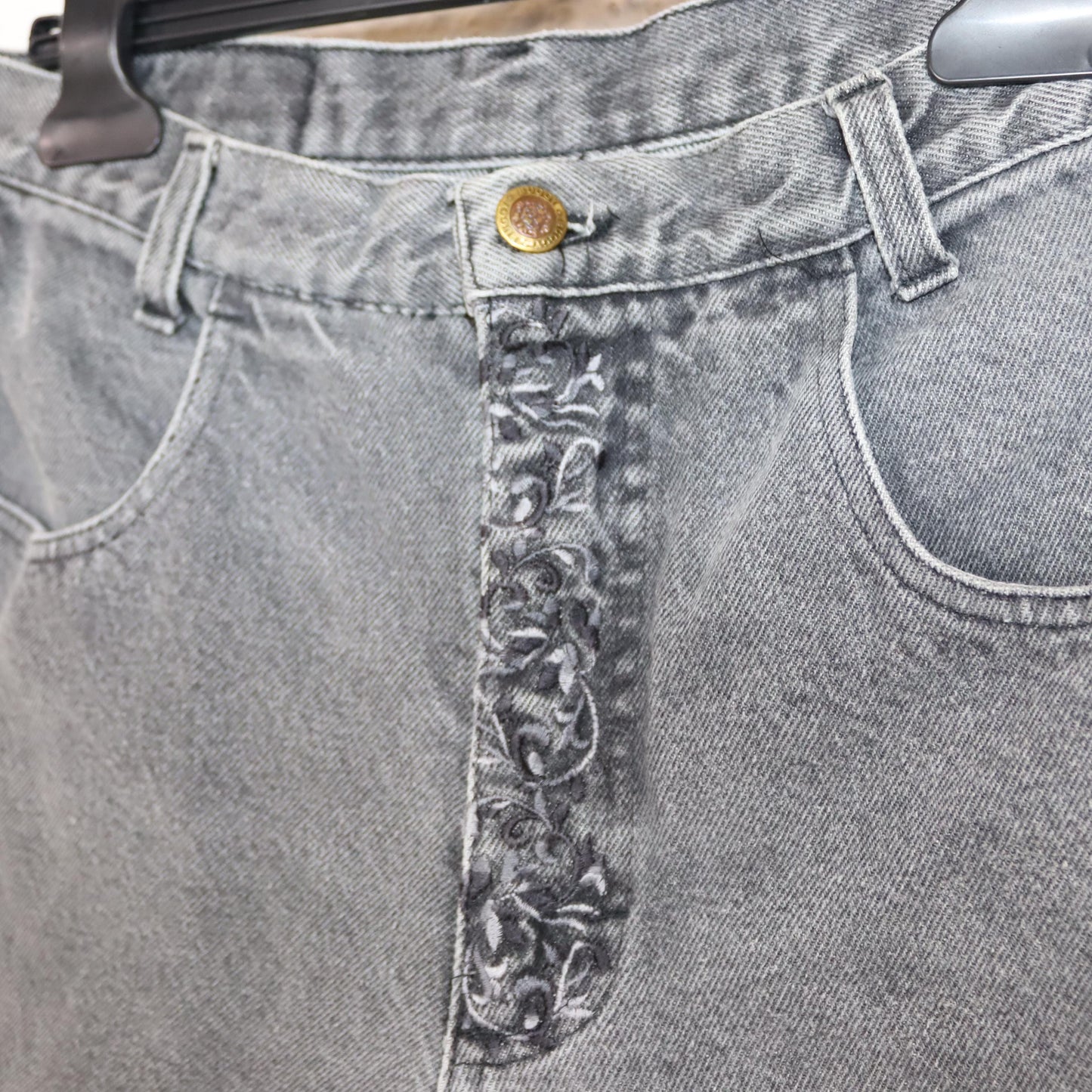 Vintage 80s 90s shorts with embroidery dark grey 38