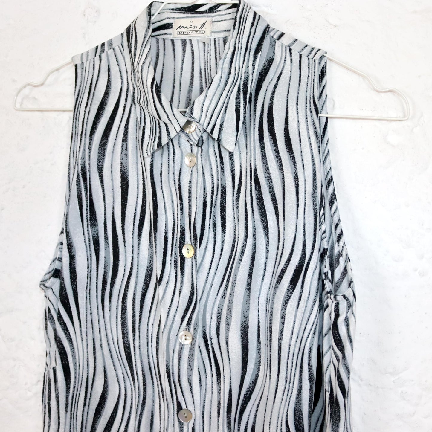 Vintage 80er 90er MISS H Longbluse Bluse Kleid  ärmellos Viskose crazy pattern grau weiß M