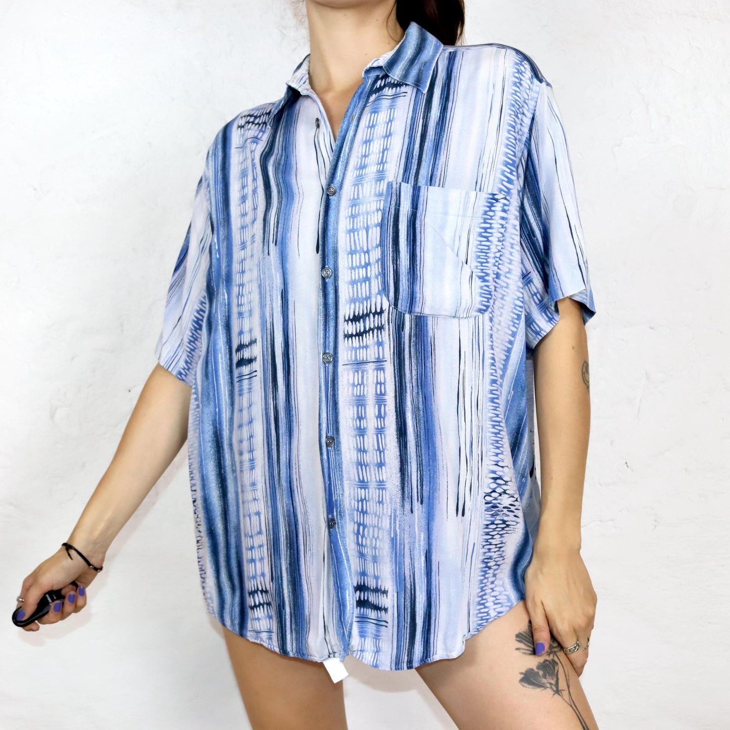 Vintage 80s 90s shirt short sleeve batik crazy pattern blue white L