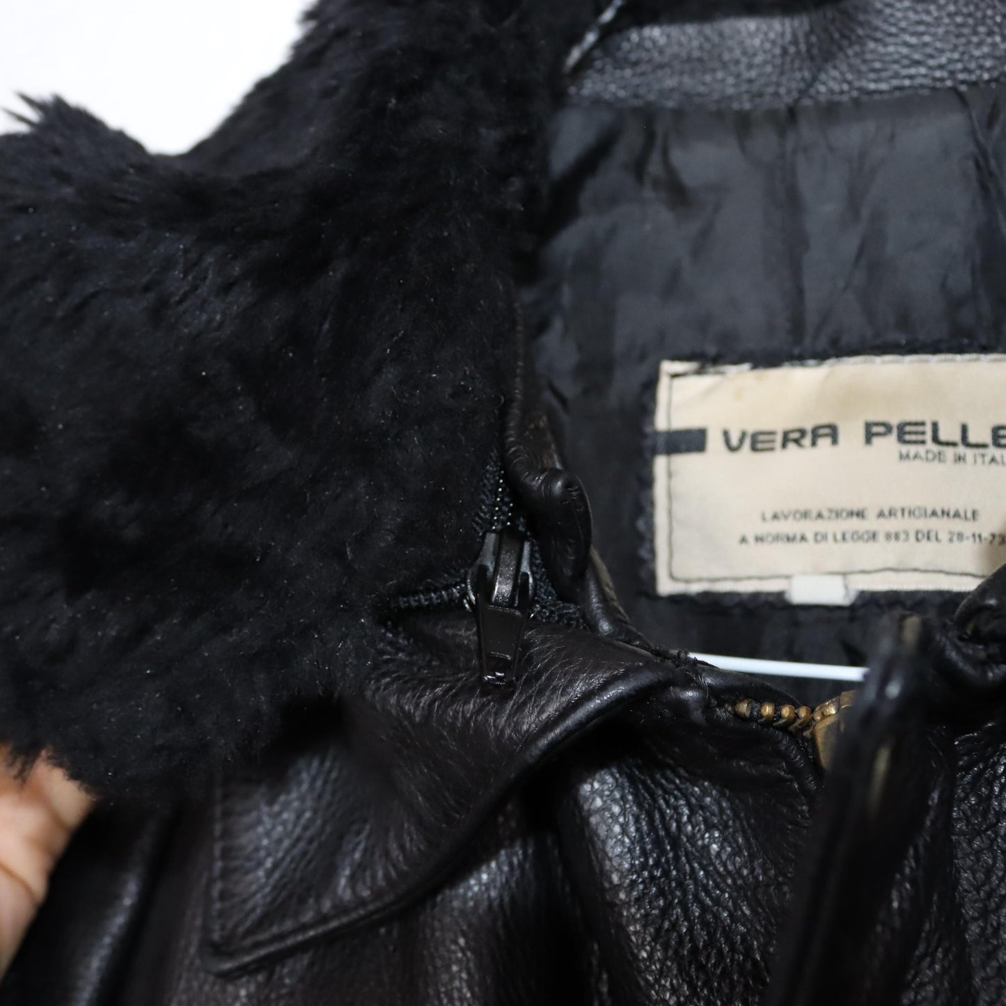 Vintage 80s 90s VERA PELLE leather jacket pilot jacket bomber jacket black fur collar faux fur S