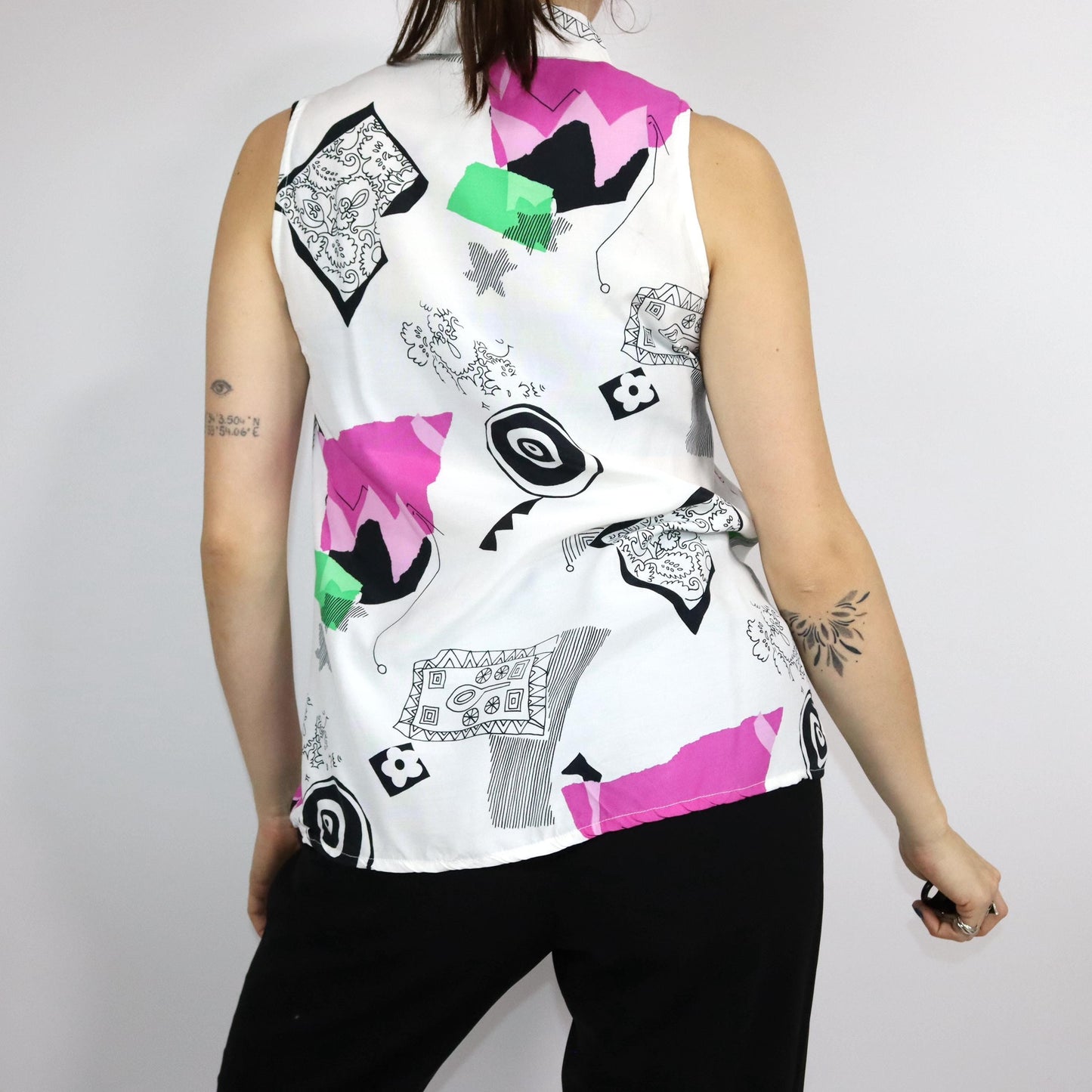 Vintage 80er 90er VALENTINE Bluse ärmellos crazy pattern bunt weiß Viskose 36